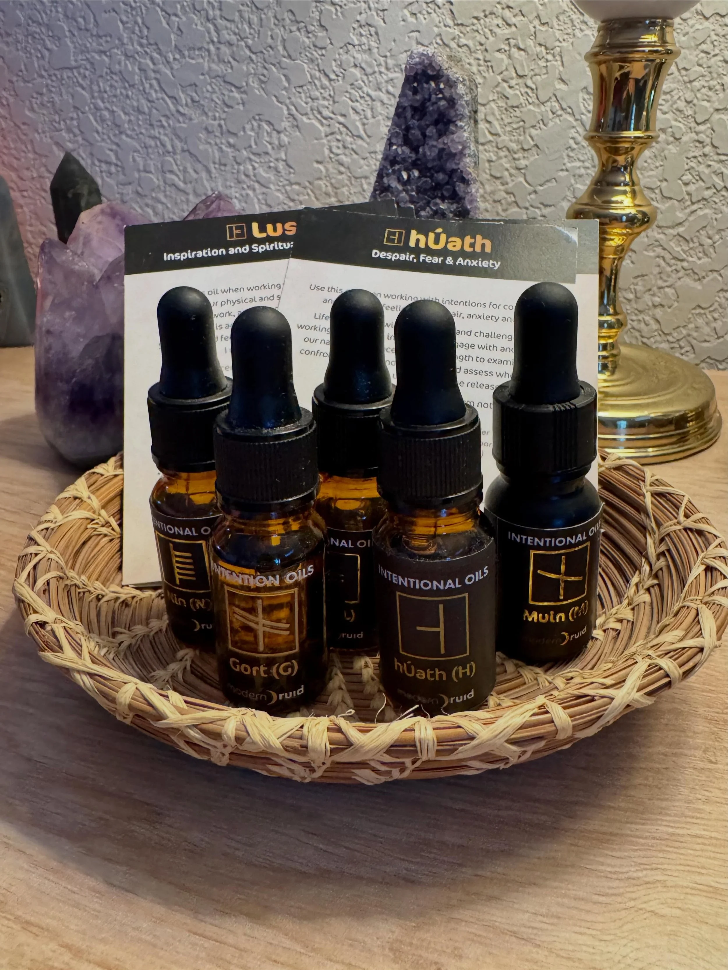Some of my favorite tools for Reiki sessions are these Ogham Intention Oils from @moderndruidnyack. They smell amazing and help when specific energy clearing is needed. Eventually I&rsquo;ll have the full collection of oils :) 
🙌✨💫🌏🌈💎🔮
Treat yo