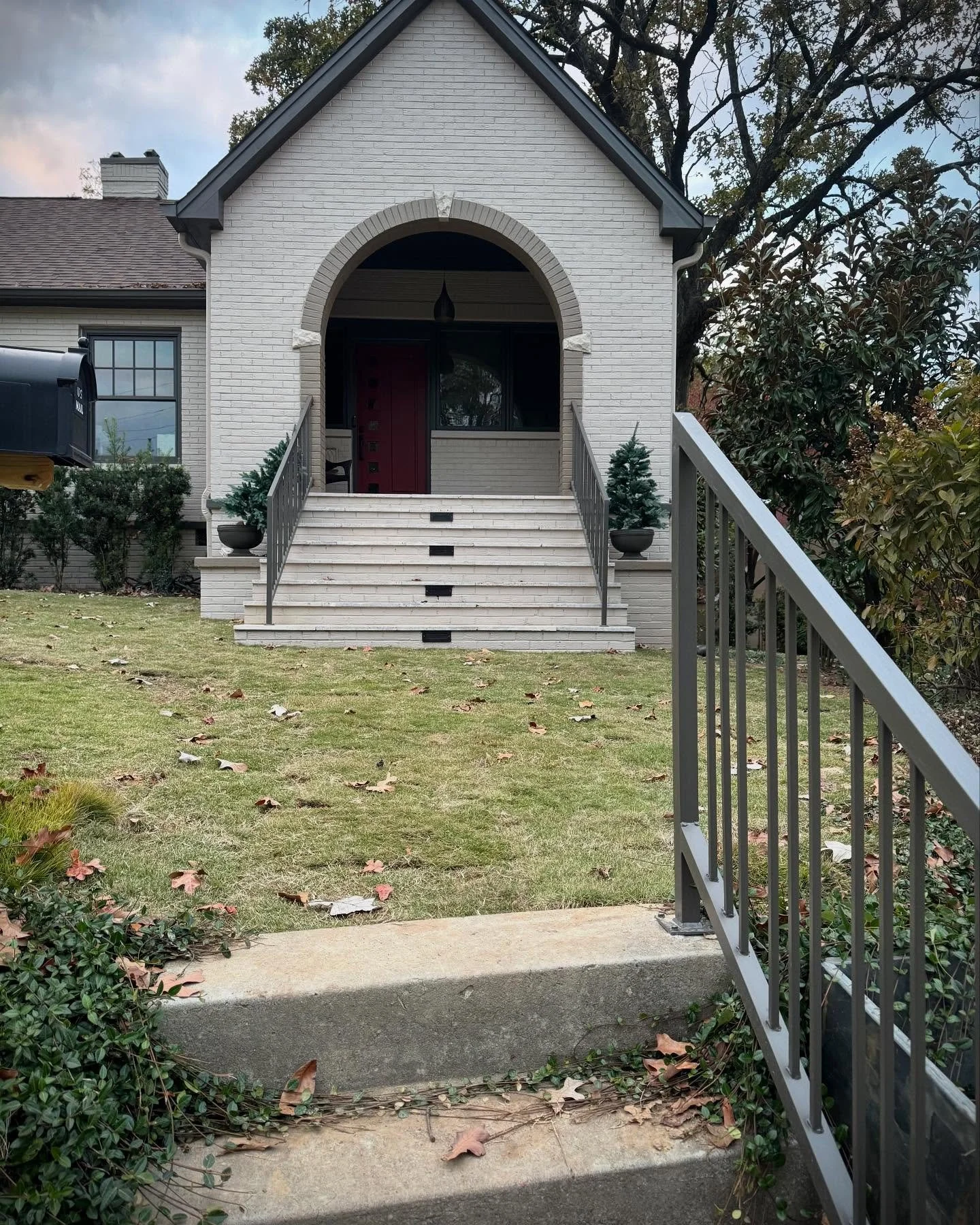 Fulfilling home envisions again! Before &amp; After of this front porch turned out amazing🏡🧱

#construction #home #homedecor #homedesign #homedecoration #homedecorating #homedesign #exteriordesign #remodelacion #remodeling #remodel #homeremodel #ho