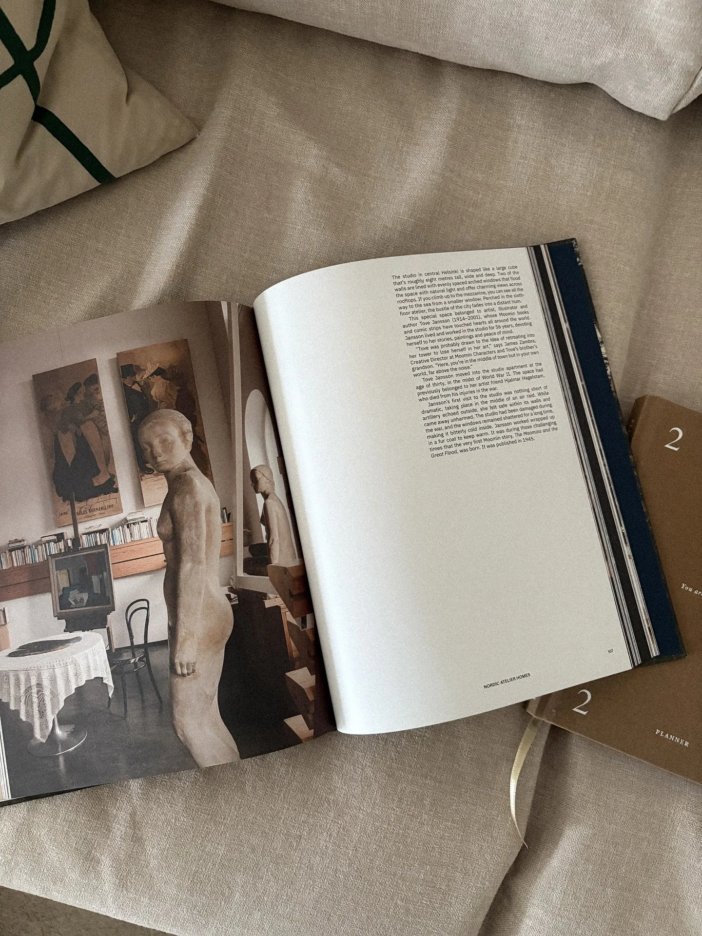 &rdquo;Syksyn verkkainen vaihtuminen talveen ei ole ensink&auml;&auml;n hullumpaa aikaa. Se on turvaamisen ja huolehtimisen aikaa, se on aikaa jolloin itse kukin ker&auml;&auml; talven varalta niin suuria varastoja kuin suinkin. Tuntuu hyv&auml;lt&au