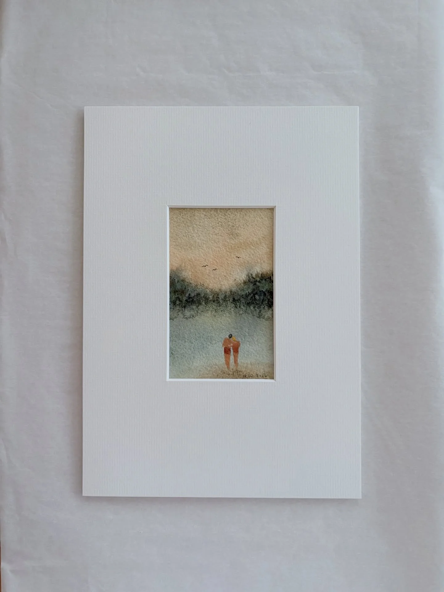 Oman l&auml;heisen menett&auml;minen ja sen mukanaan tuoma kaipaus ja suru on varmasti yksi raskaimmista peloista ja asioista, joita ihminen voi joutua kantamaan.

&rdquo;Aina vierell&auml;si&rdquo; -teokset syntyiv&auml;t syd&auml;men halusta osoitt