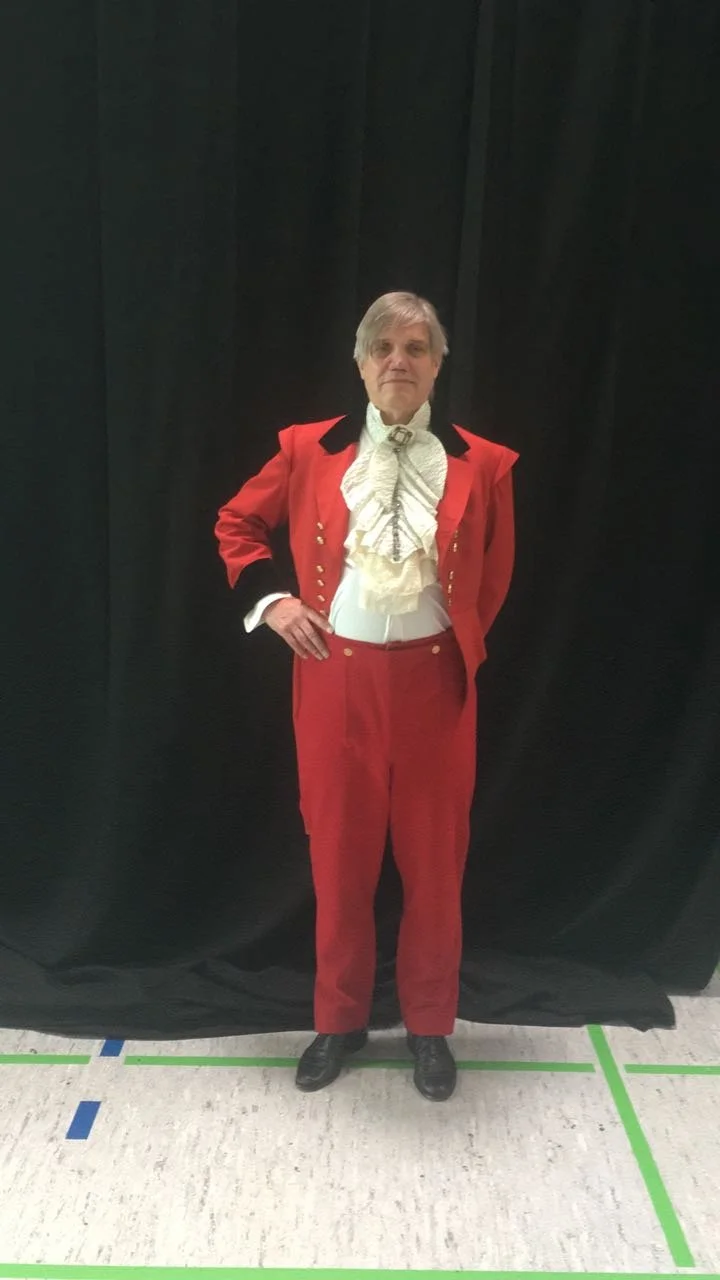 Komponist, Gitarrist & musikalischer Leiter Erich A. Radke im Theater.