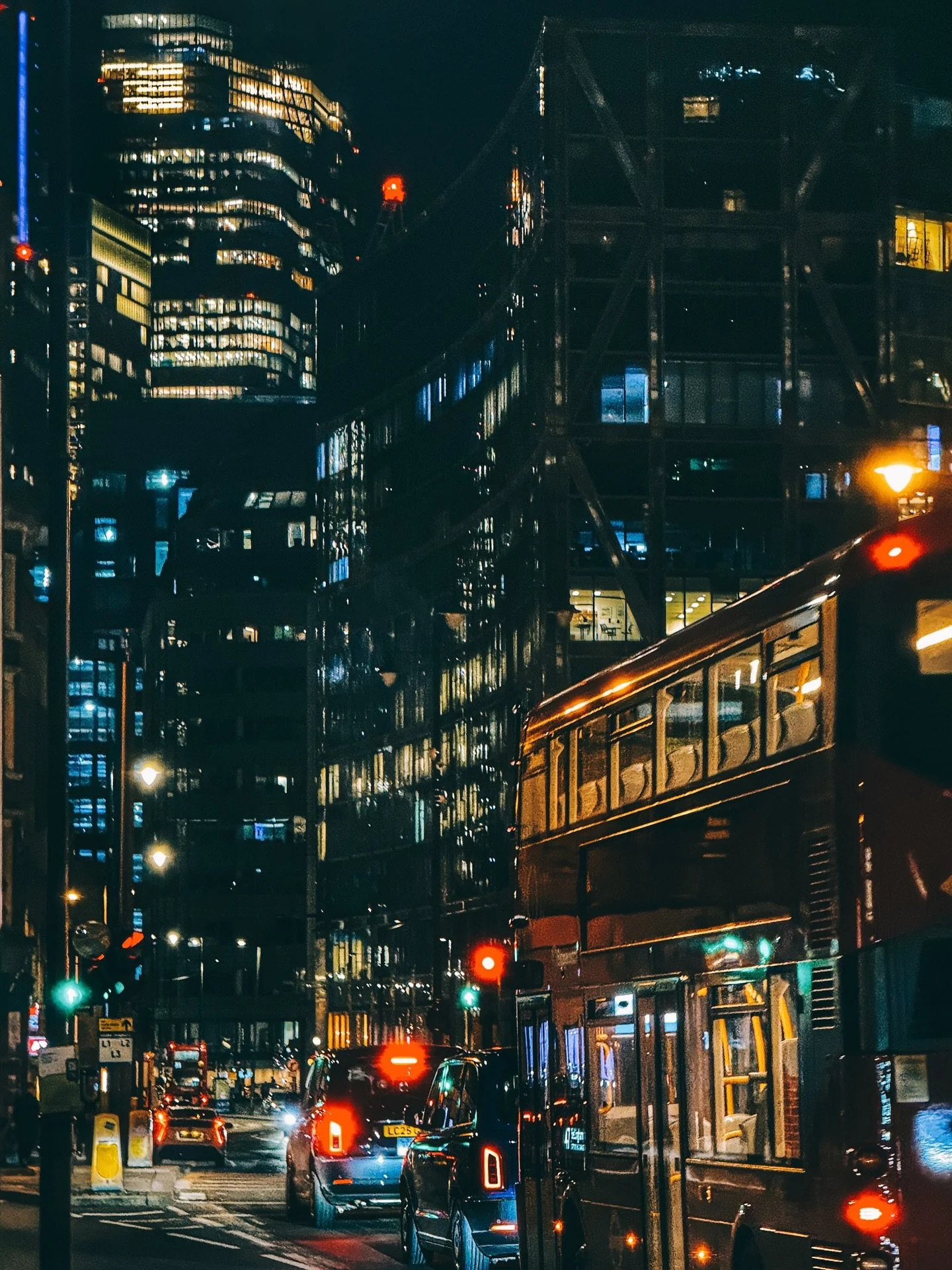 London at midnight is a different kind of vibe.