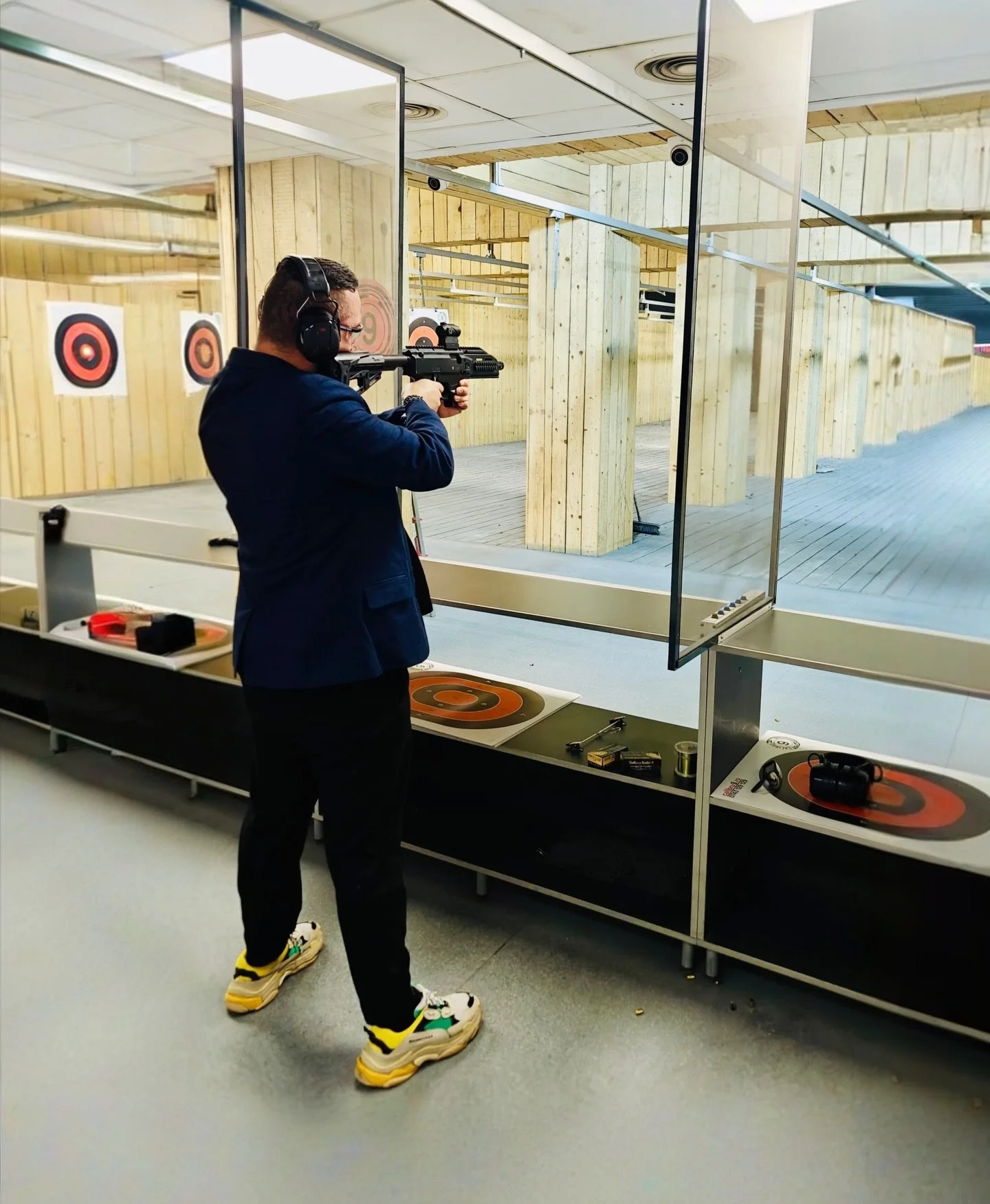 Port sacou, de obicei, chiar și atunci c&acirc;nd trag cu arma.