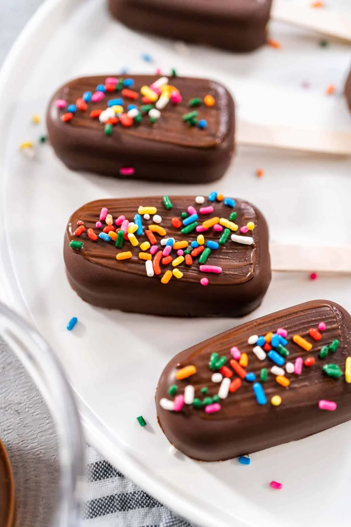 Kenosha’s Signature Cakesicles Dozen