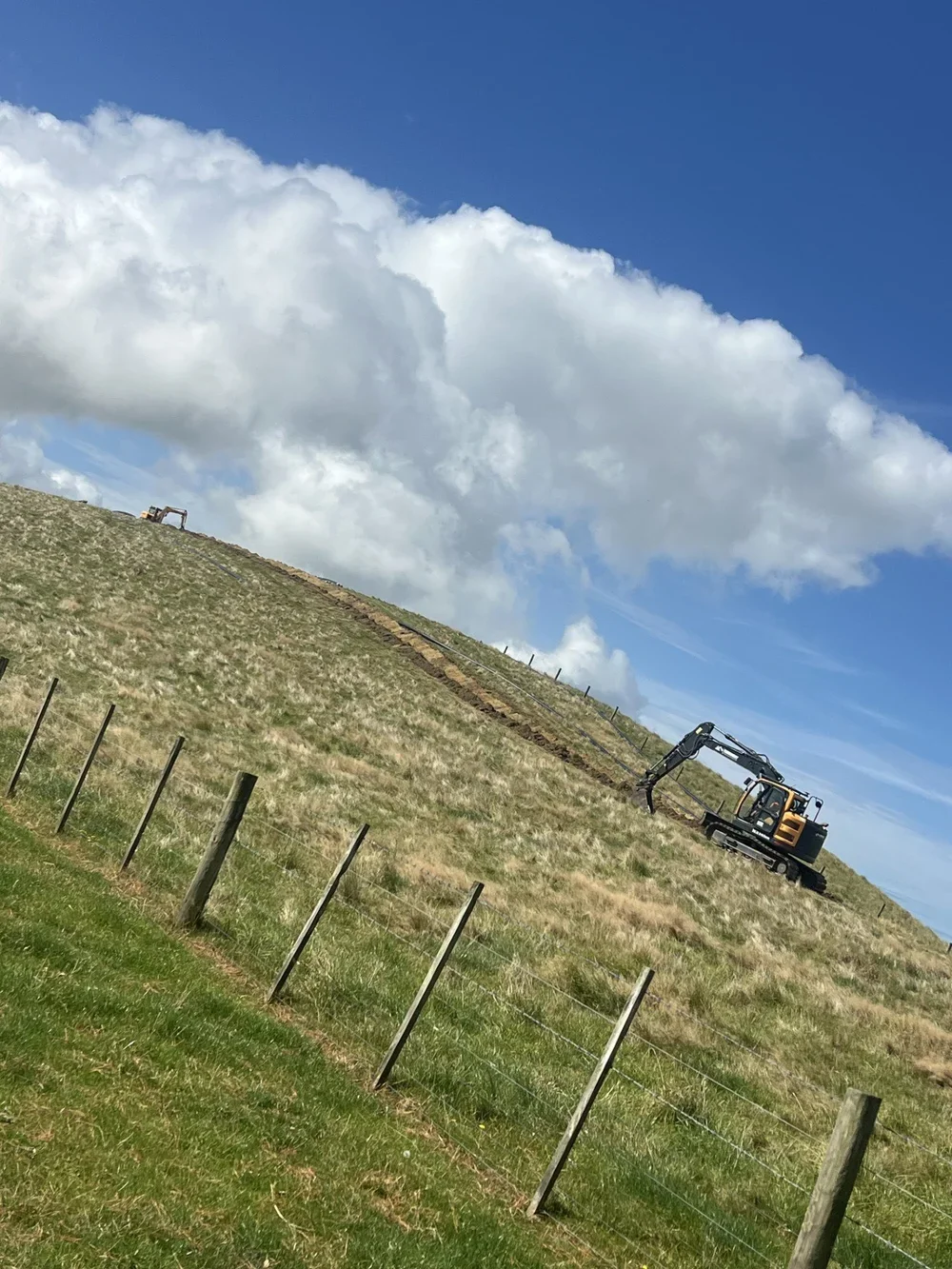 uphill, digger, steep, nz, chinnery constrction ltd, chinnery construction limited, chinnery construction