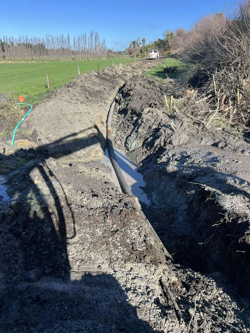 digger, ploughing, chinnery construction, earthworks, drainage