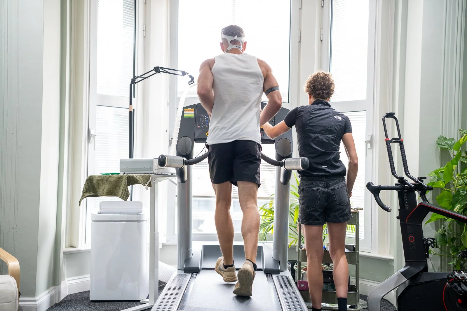 A male carrying out a VO2 threshold test as part of a NuMi 360º health check.