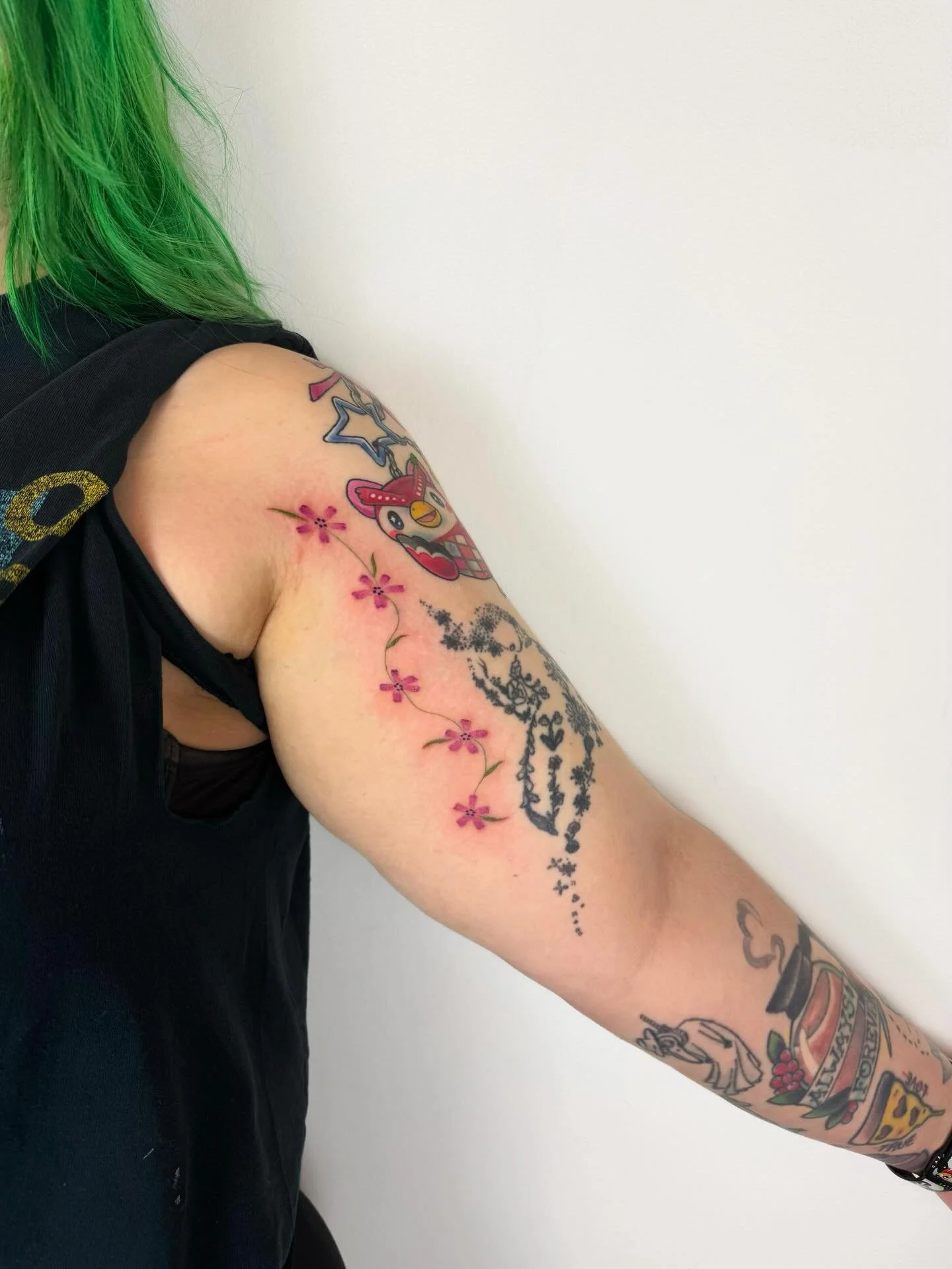 Cutie freehand flower vines from my flash 🌸