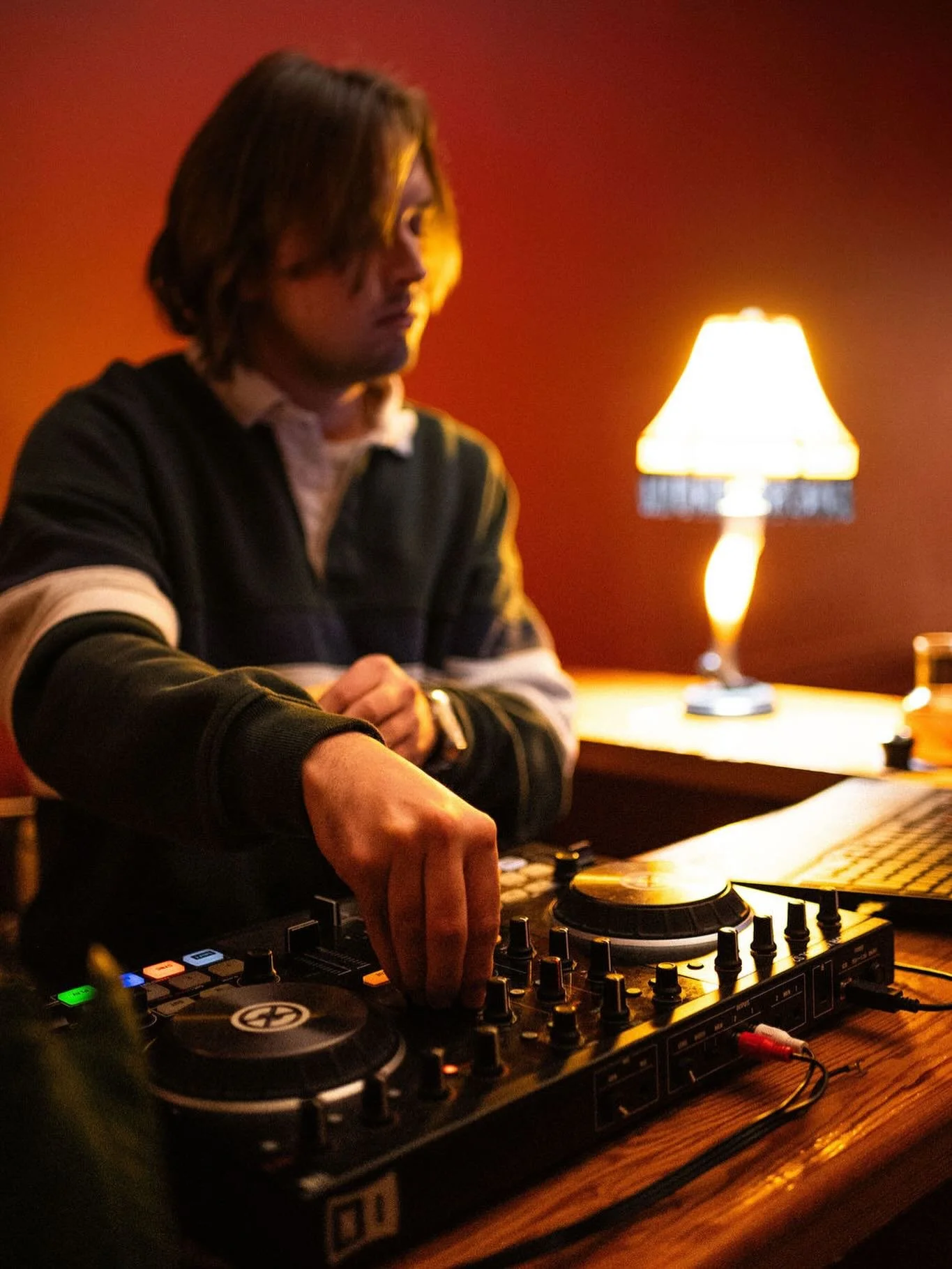 ✨Sunday Funday✨
Open 5pm to 12am
DJ @jaktheact 7pm to 10pm

#betterthanaMonday #cozyChristmas #downtownMacon