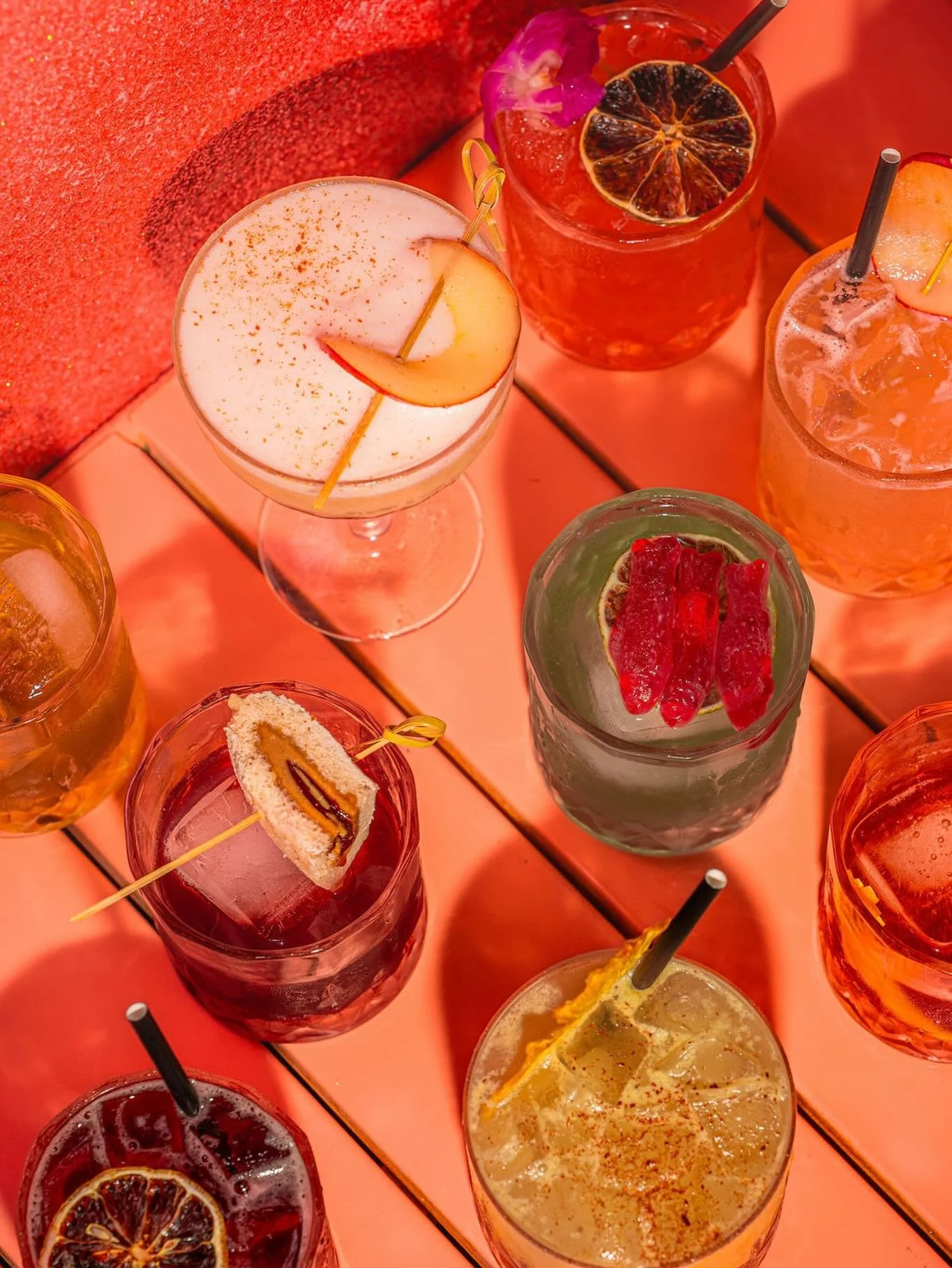 So many options&hellip;thankfully also plenty of time to try them, now to midnight. 

✨Bijou
✨Spiced Pear Fizz
✨Jamaica Mistaica
✨Spruced Up Bourbon
✨Clarified Baja 
✨Autumn Sweater
✨New York Sour
✨Painkiller 
✨Old Fashion

📷 @stephncook