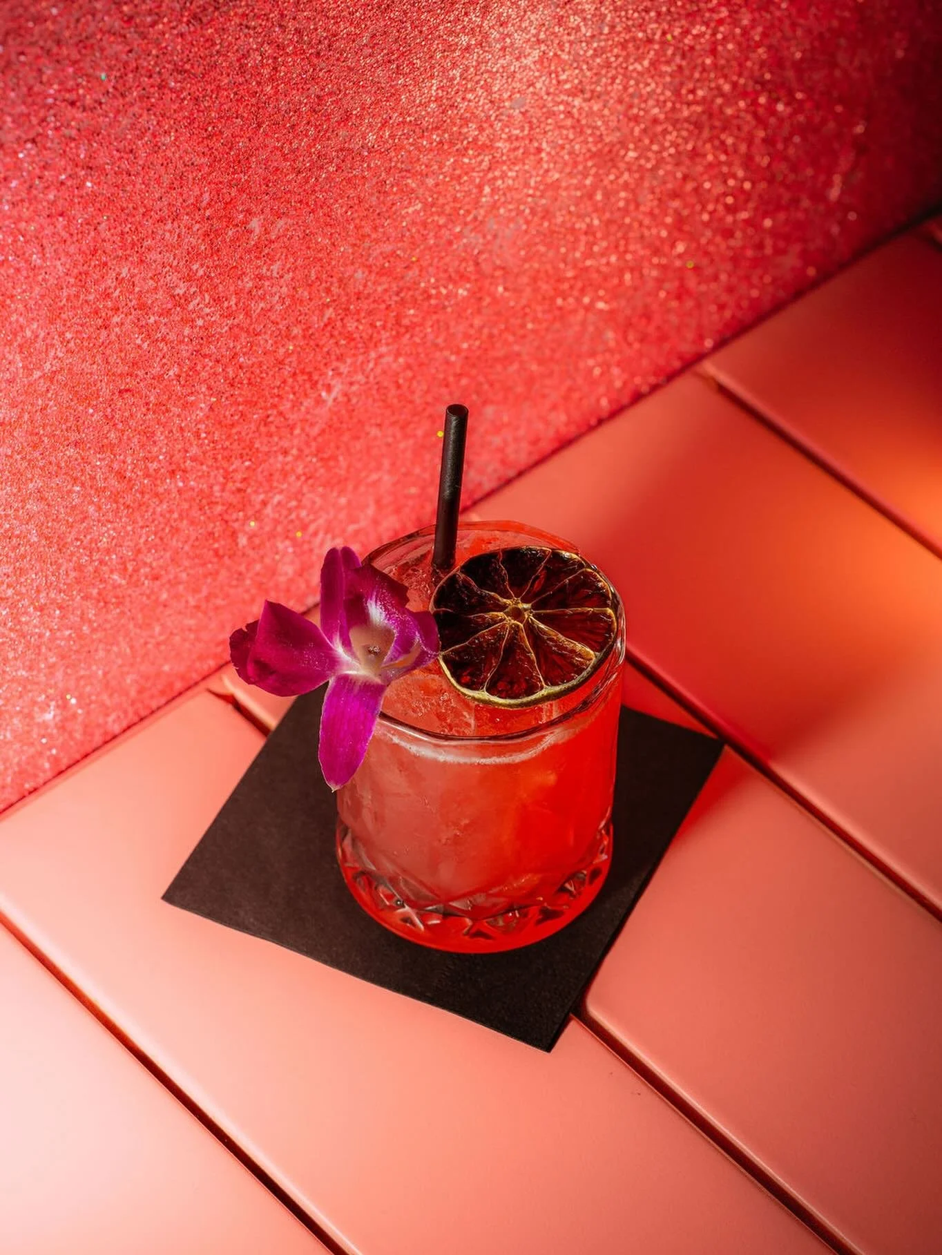 ✨Jamaica Mistaica✨
rum, hibiscus liqueur, guava, lime, tiki bitters

Grab a boat drink today, 5pm to midnight.
Also listen to very own DJ Bimmy Juffet back in the saddle tonight from 8pm to midnight. 

📷 @stephncook