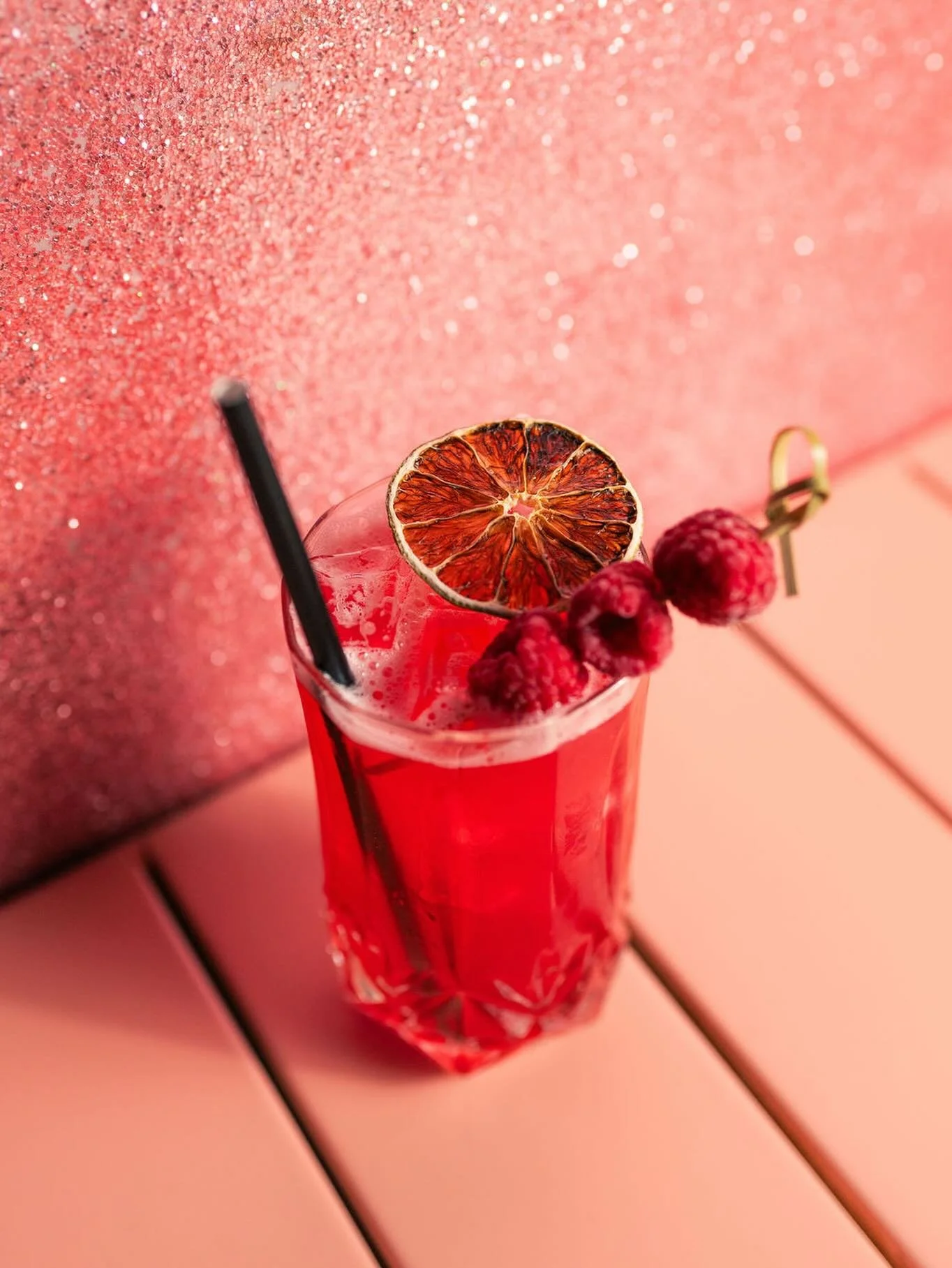 ✨Bramble On ✨with your dry January self. We&rsquo;re open tonight 5 to midnight so come celebrate that tomorrow is February! 

Still has the delicious raspberry + mint syrup Jon makes from fresh berries and mint leaves. Topped with soda and lime. Ref