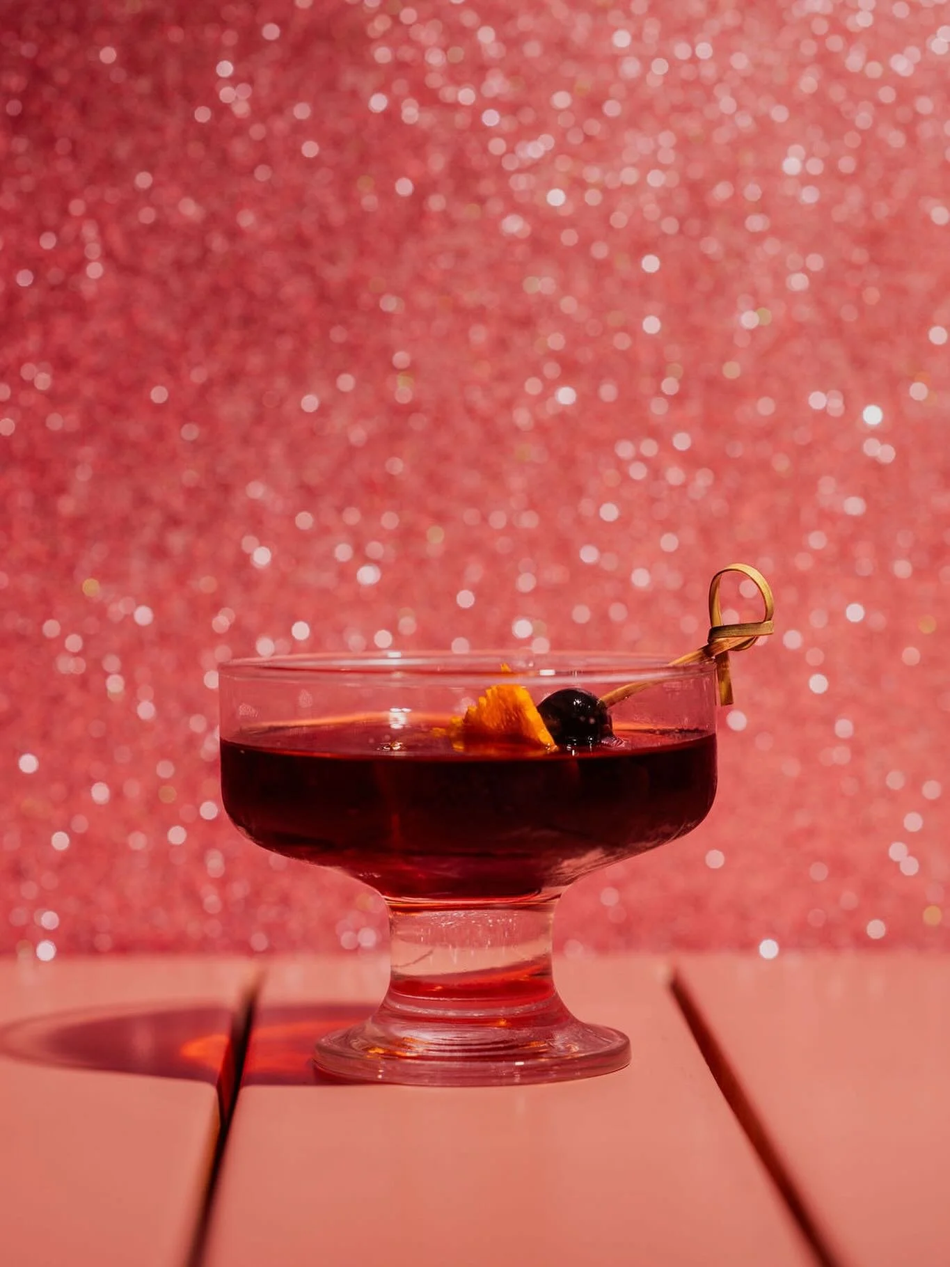 You can at least rule your Wednesday with a good drink. Small wins are still wins. You made it over half the wee

✨Black Manhattan✨
rye whiskey, amaro blend, angostura, spiced cherry bitters 

Try one tonight 5pm to 12am. 

📷 @stephncook 

#downtown