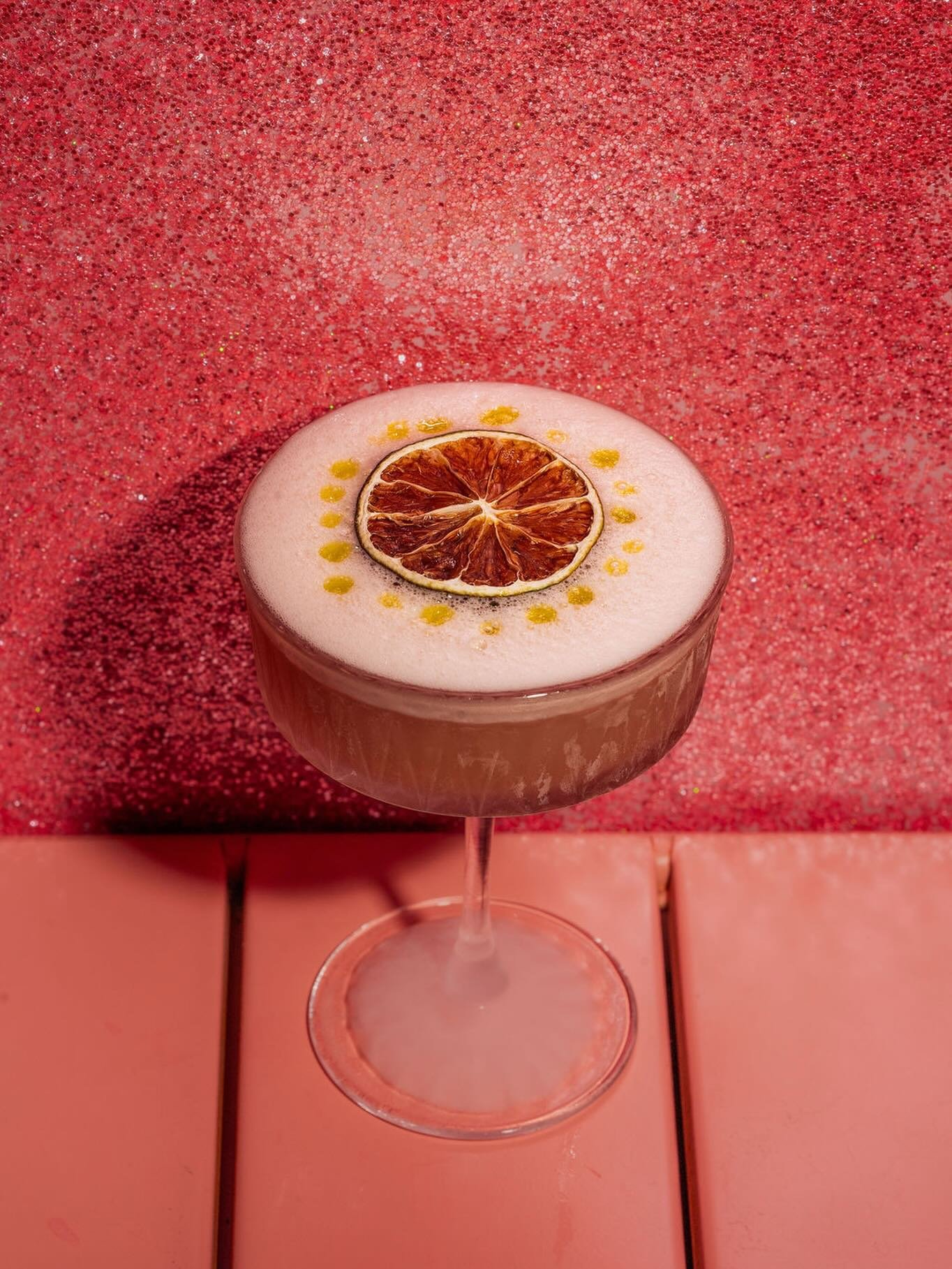 ✨Springtime Fizz✨
Thai Basil infused Gin, Strawberry + Peppercorn + Miso Syrup, Lime, Egg White  Enjoy the sunset hours tonight with this spring Friday treat. 5pm to 12am. 

📷 @stephncook 

#downtownMacon @choosemacon @downtownmaconga @newtownmacon 