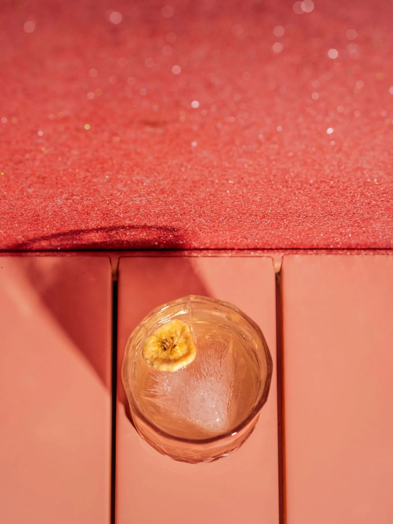 ✨White Negroni✨
coconut washed gin, banana infused blanc vermouth, bitter bianco

Sunday relaxing here 5pm to 12am. 

Enjoy DJ @jaktheact playing 7pm to 10pm. 

📷 @stephncook 

#downtownMacon @choosemacon @downtownmaconga @visitmacon #craftcocktails