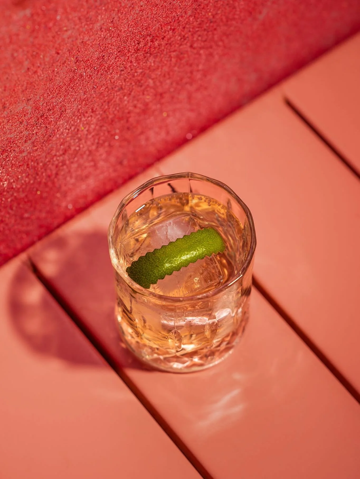 ✨Clarified Cuba Libre✨
rum, coca-cola, lime, pineapple, clarified with whole milk&hellip;takes days to make but so crushable on a hot day. Enjoy one (or three) after the parade🌸

Sunday Funday 5pm to 12am
DJ @jaktheact 7pm to 10pm

📷 @stephncook 

