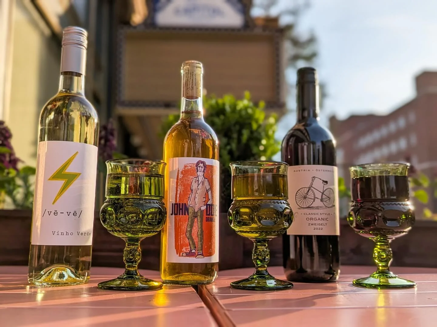 ✨Natural Wine Tasting✨ 
Saturday 3.28.26 from 6 to 8pm with @mmemarlie from @specialty_wines 

These three beauties are currently our house white, orange, and red. Enjoy them Wednesday through Sunday 5pm to 12am. 

📷 @noraecroomphotography #downtown