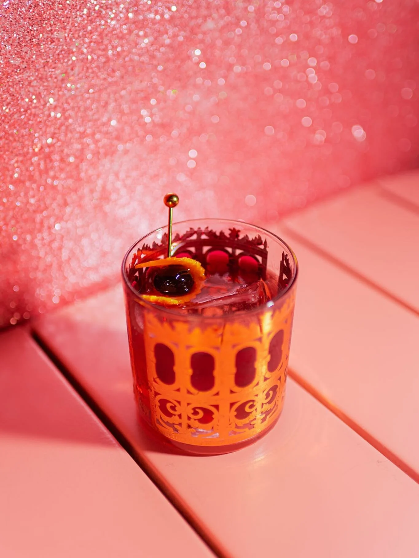 Another moment for this beautiful vintage glass with 24k gold leaf holding our Reserve Old Fashioned with 13th Colony Double Oaked Barrel Strength- a South Georgia distillery producing some amazing spirits, demerara, angostura, orange bitters, garnis