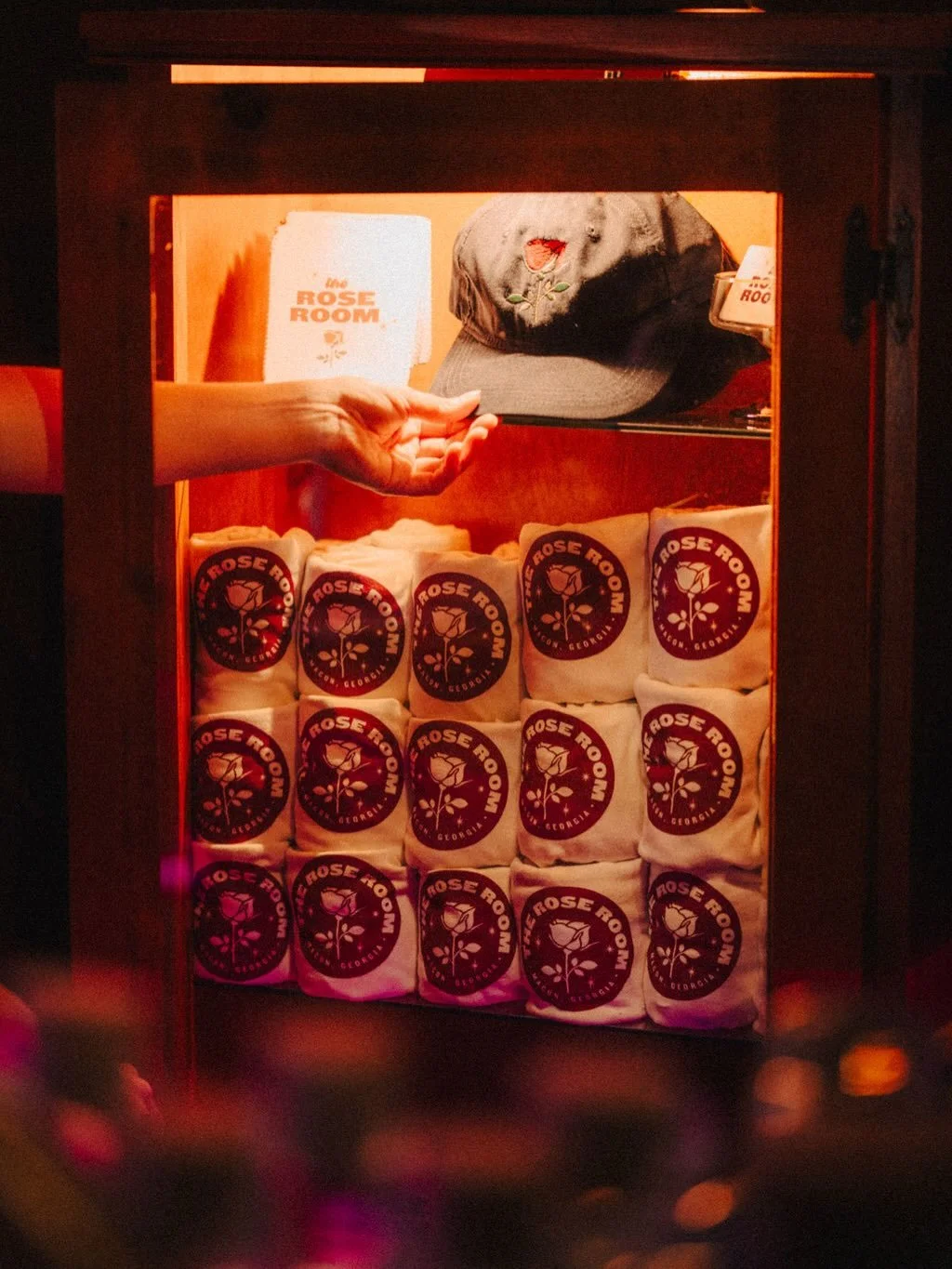 ✨Hat szn is upon us✨

Grab one + a cold drink tonight 
5pm to 12am

For Sale
✨Hats
✨Shirts
✨Koozies
✨Gift cards
✨Sweatshirts 

📷 @stephncook 

#downtownMacon @downtownmaconga @choosemacon @visitmacon @newtownmacon @apparelauthorityga thank you for w