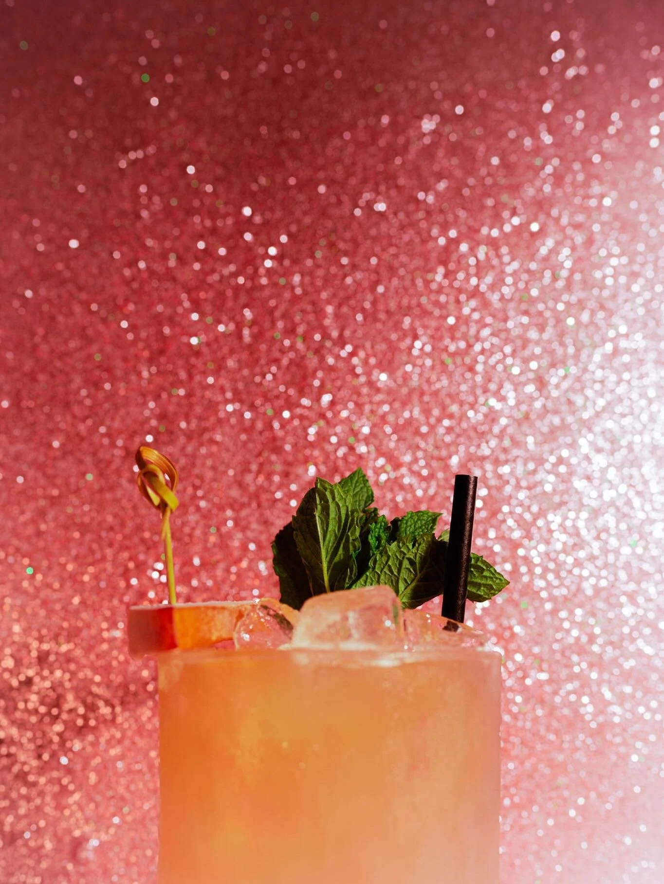 The ✨Sweet GA Breeze✨rolled in with the rain this week. Also, summer means peach picking time is upon us. This speciality cocktail will only be around a few more weeks so enjoy one tonight, 5pm to 12am. 

🍑Sweet GA Breeze 
mint infused white rum ble