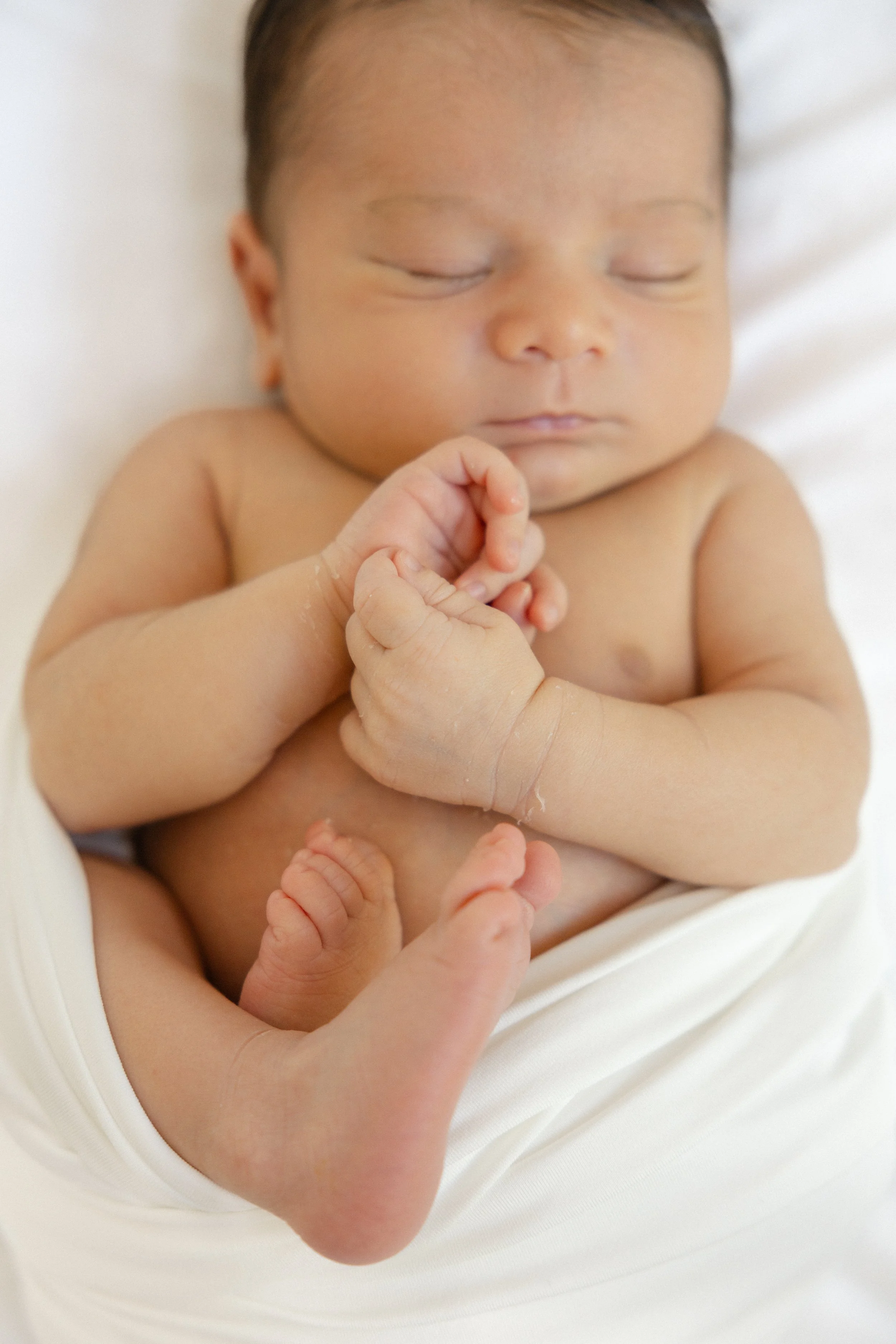 NewbornbabyphotosLisbonNewbornPhotographySwaddledBabyPhotos.jpg