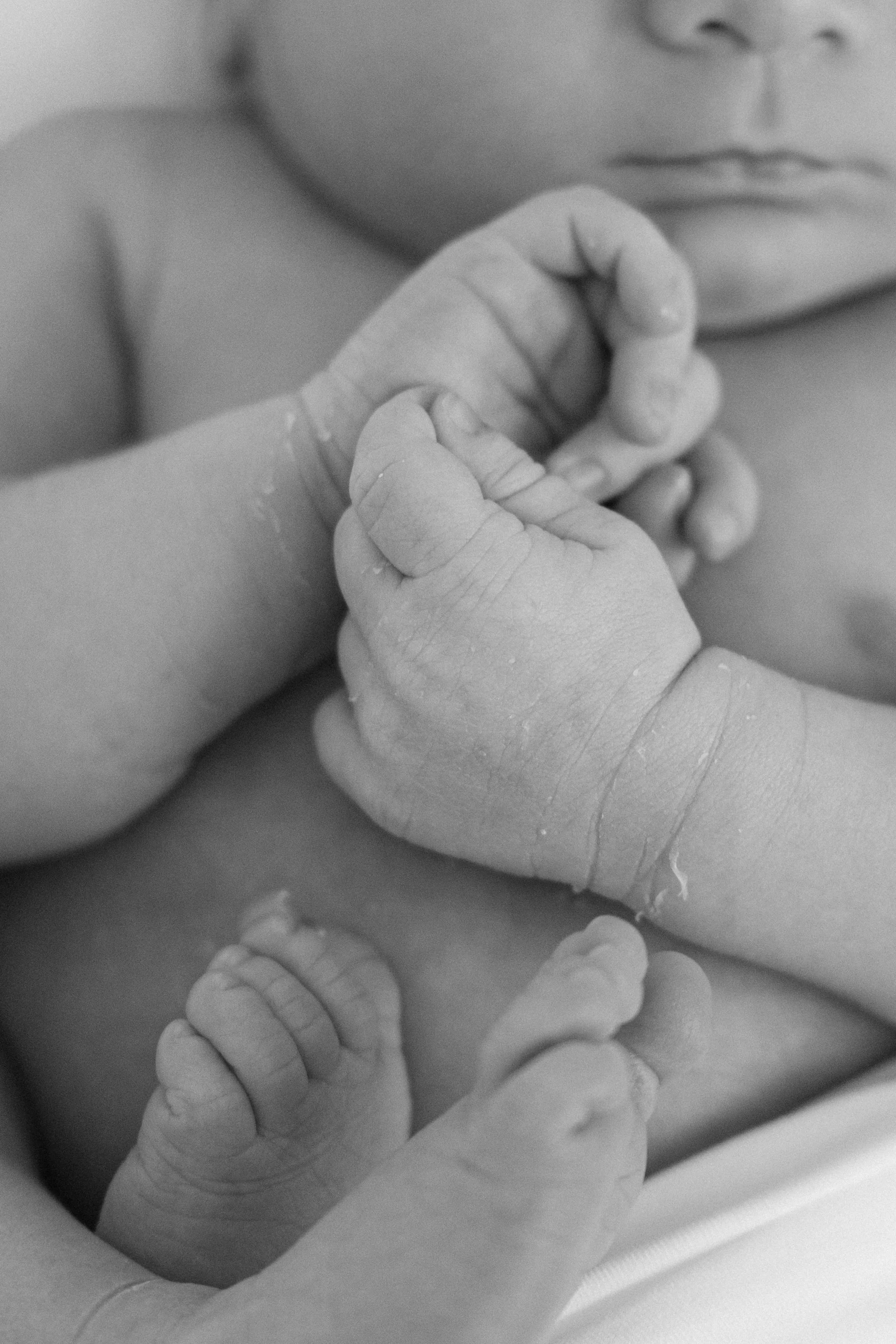 BabyHandsandFeetNewbornPhotographyLisbon.jpg