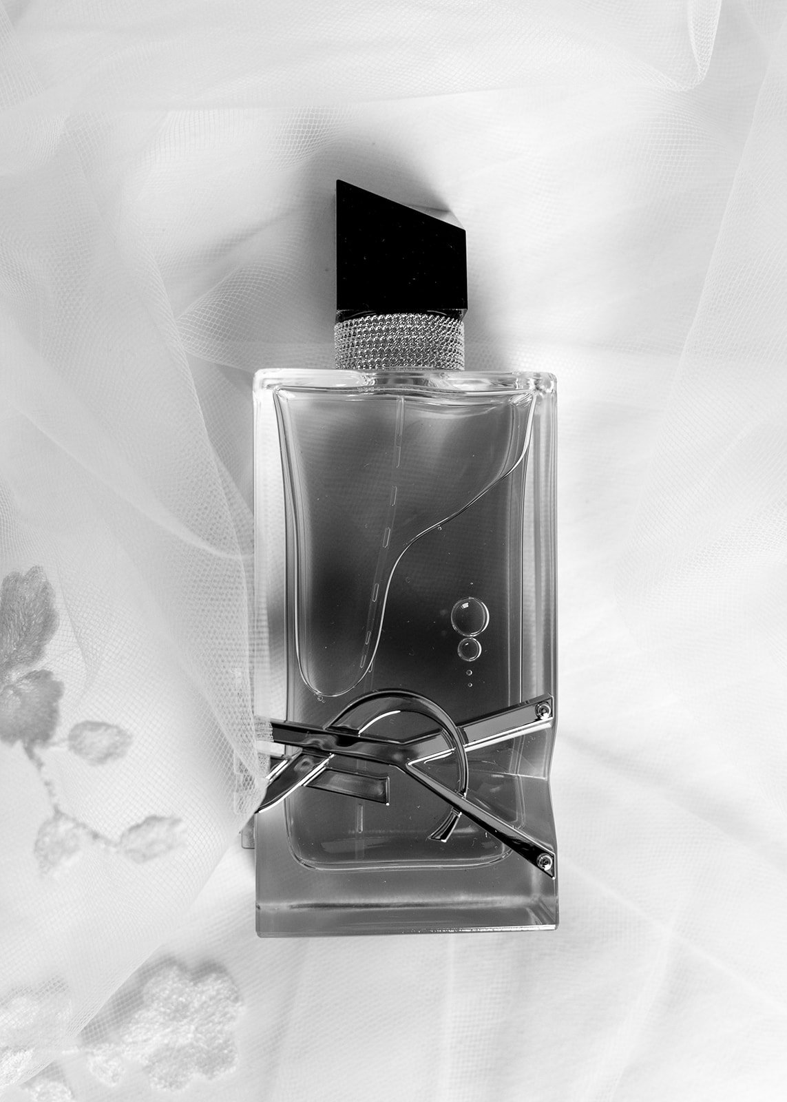 perfume-bottle-tulle-veil-wedding-details.jpg