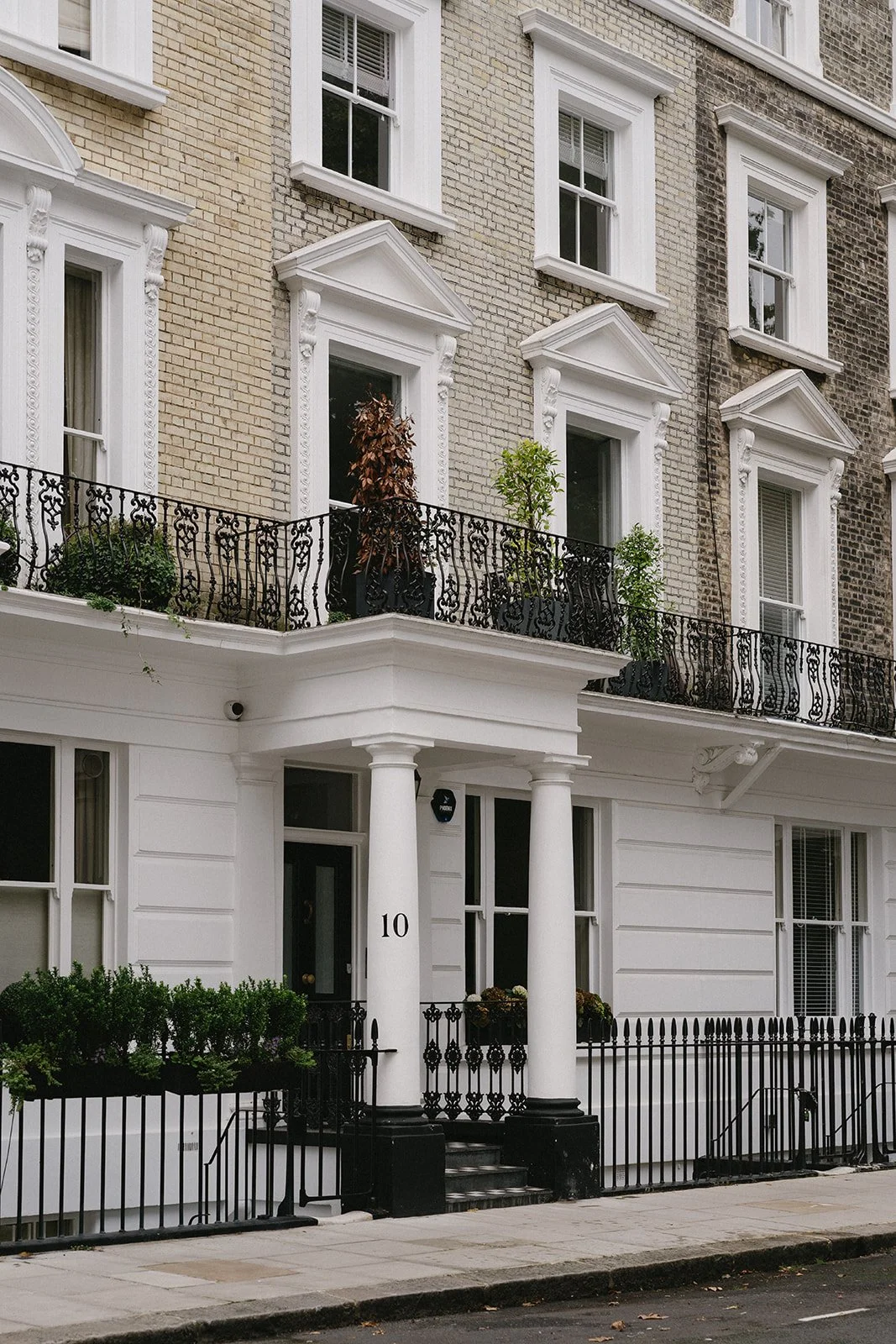 traditional english building with white pillars in upmarket street in chelsea london