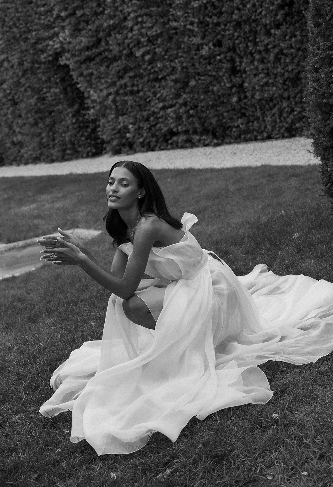 dramatic-bridal-portrait-villa-garden.jpg