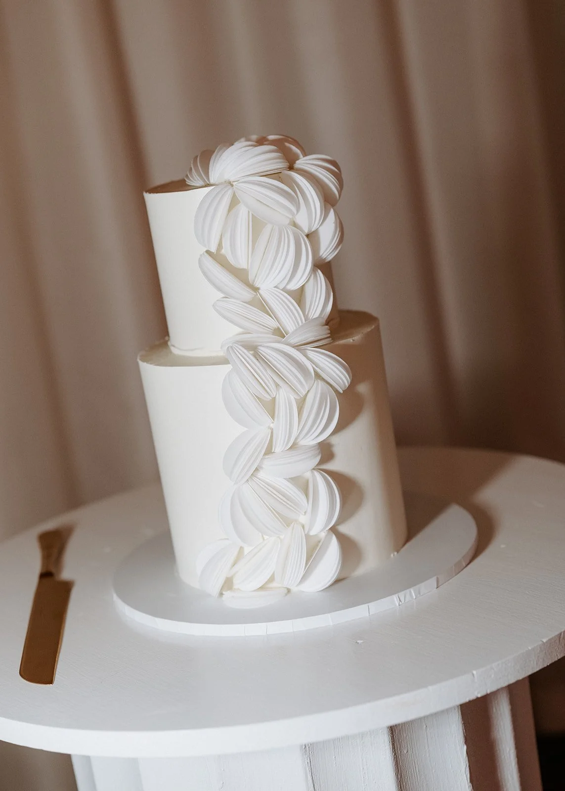 fine-art-wedding-cake-detail.jpg