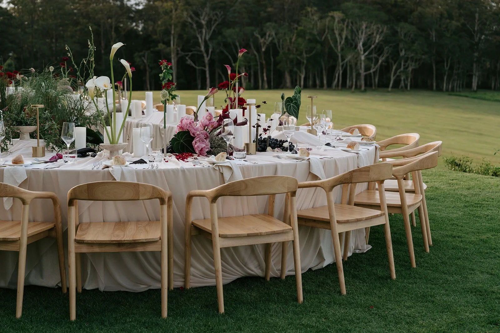 outdoor-wedding-reception-tablescape.jpg