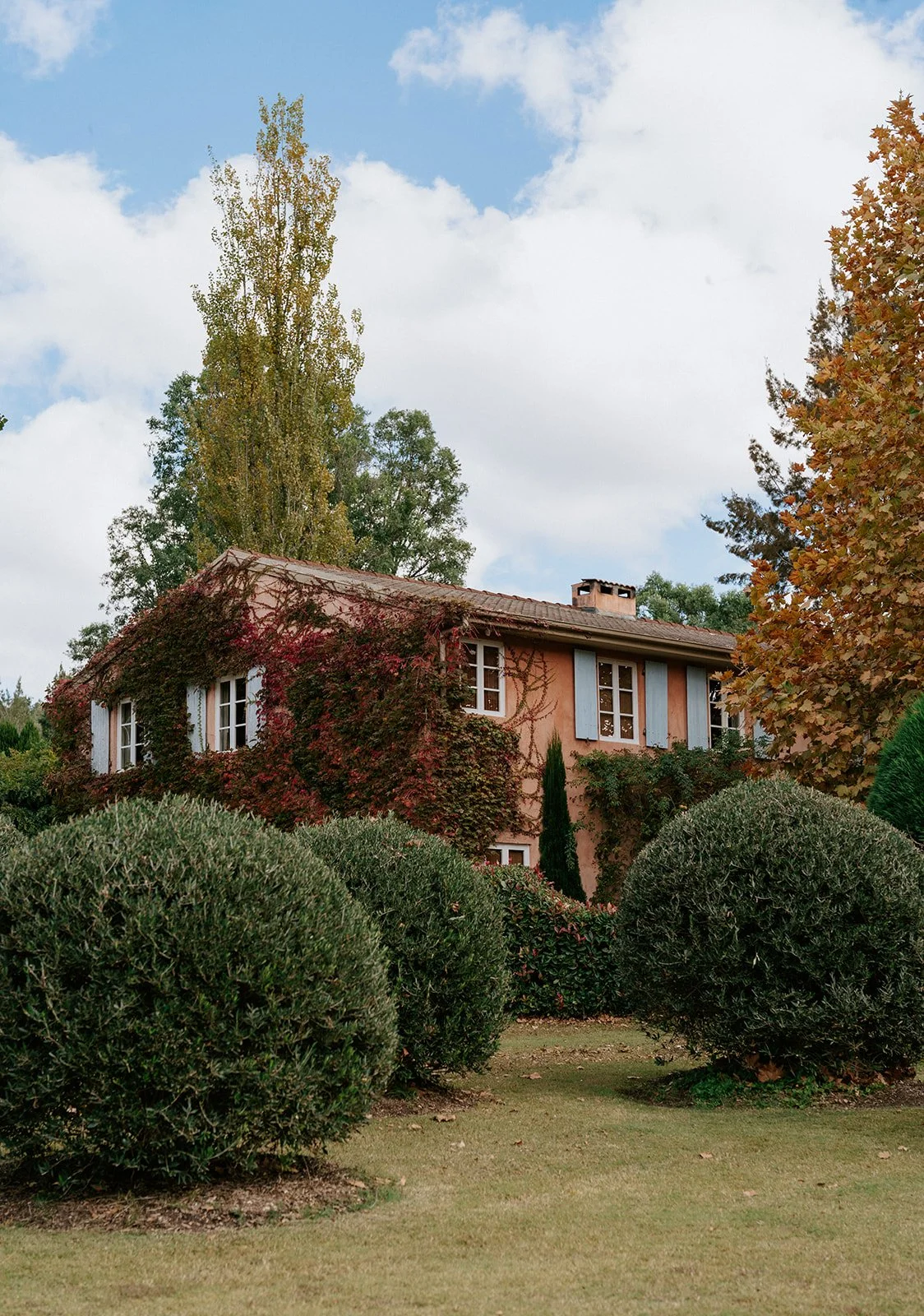 redleaf-venue-exterior-autumn-garden.jpg