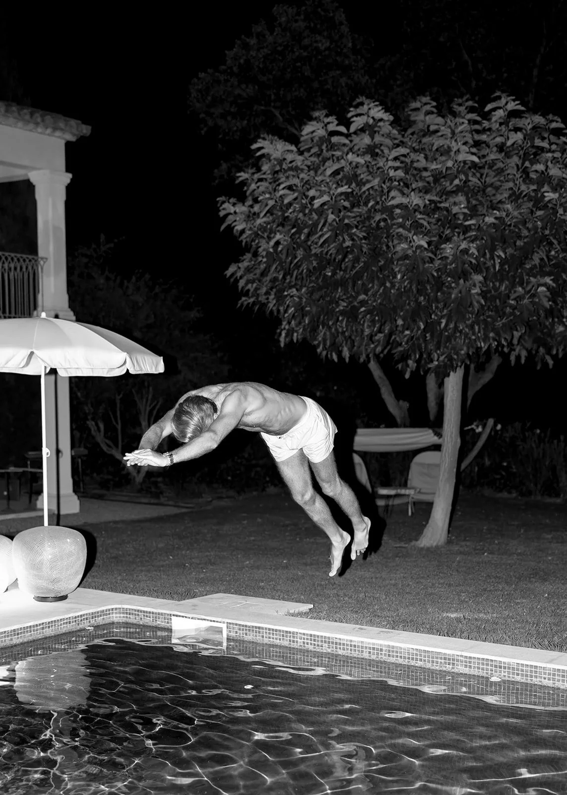 night-pool-dive-wedding-celebration.jpg