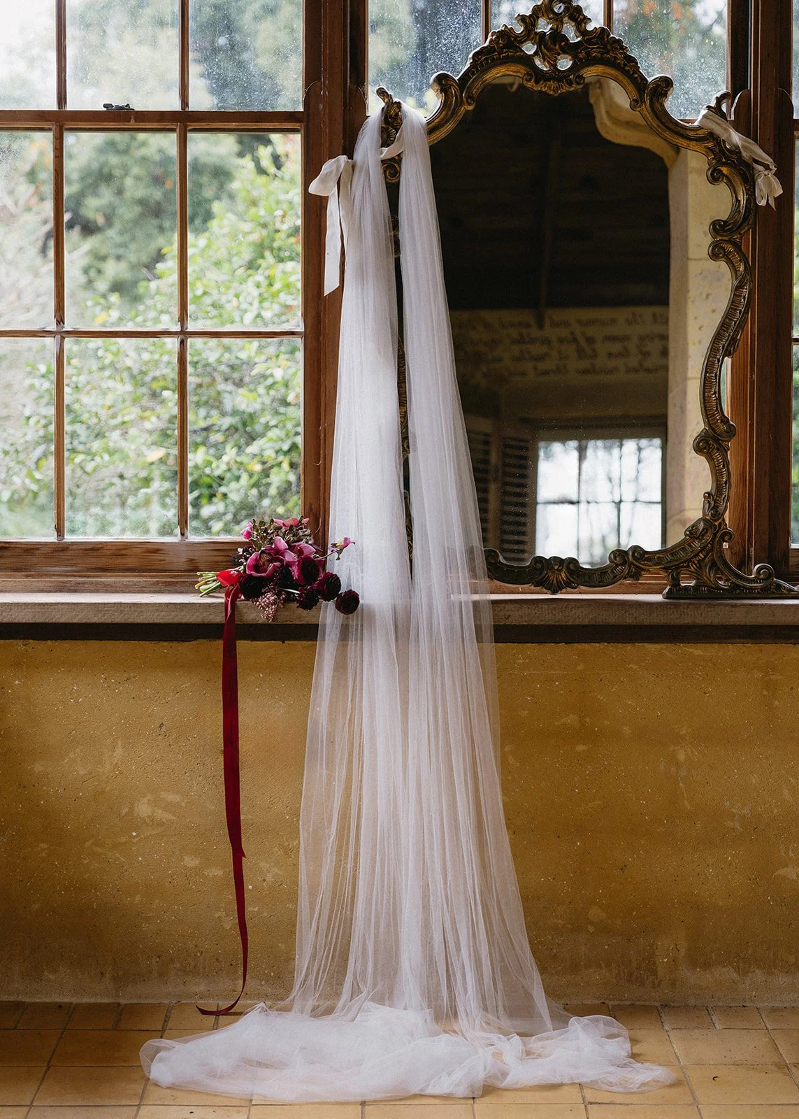 bridal-veil-bouquet-wedding-details.jpg