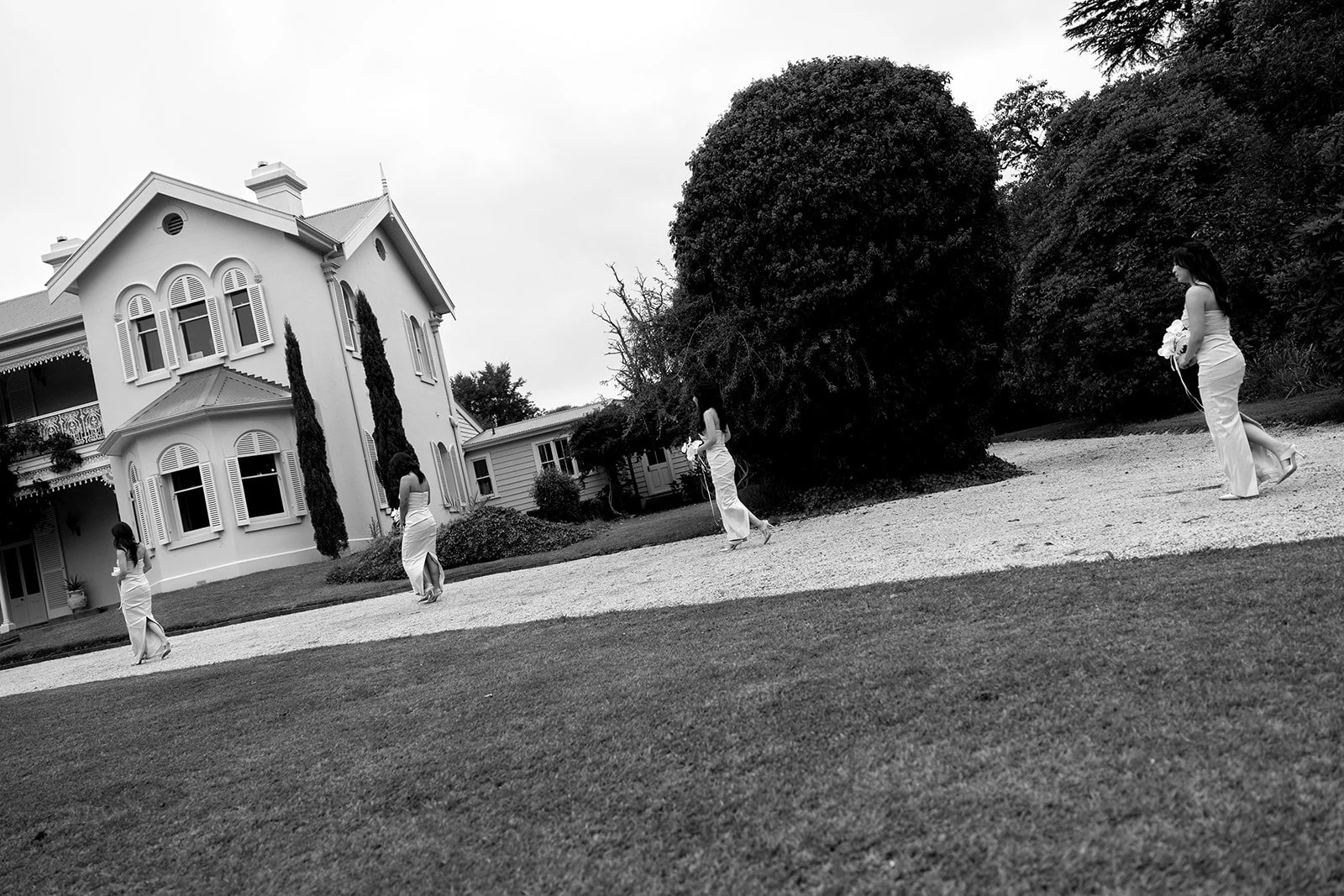 bridal-party-heritage-mansion-monochrome.jpg