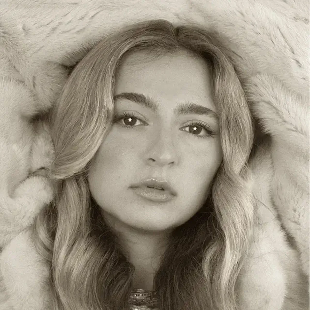 Jewels Gold - Starry Eyes (2025).jpg