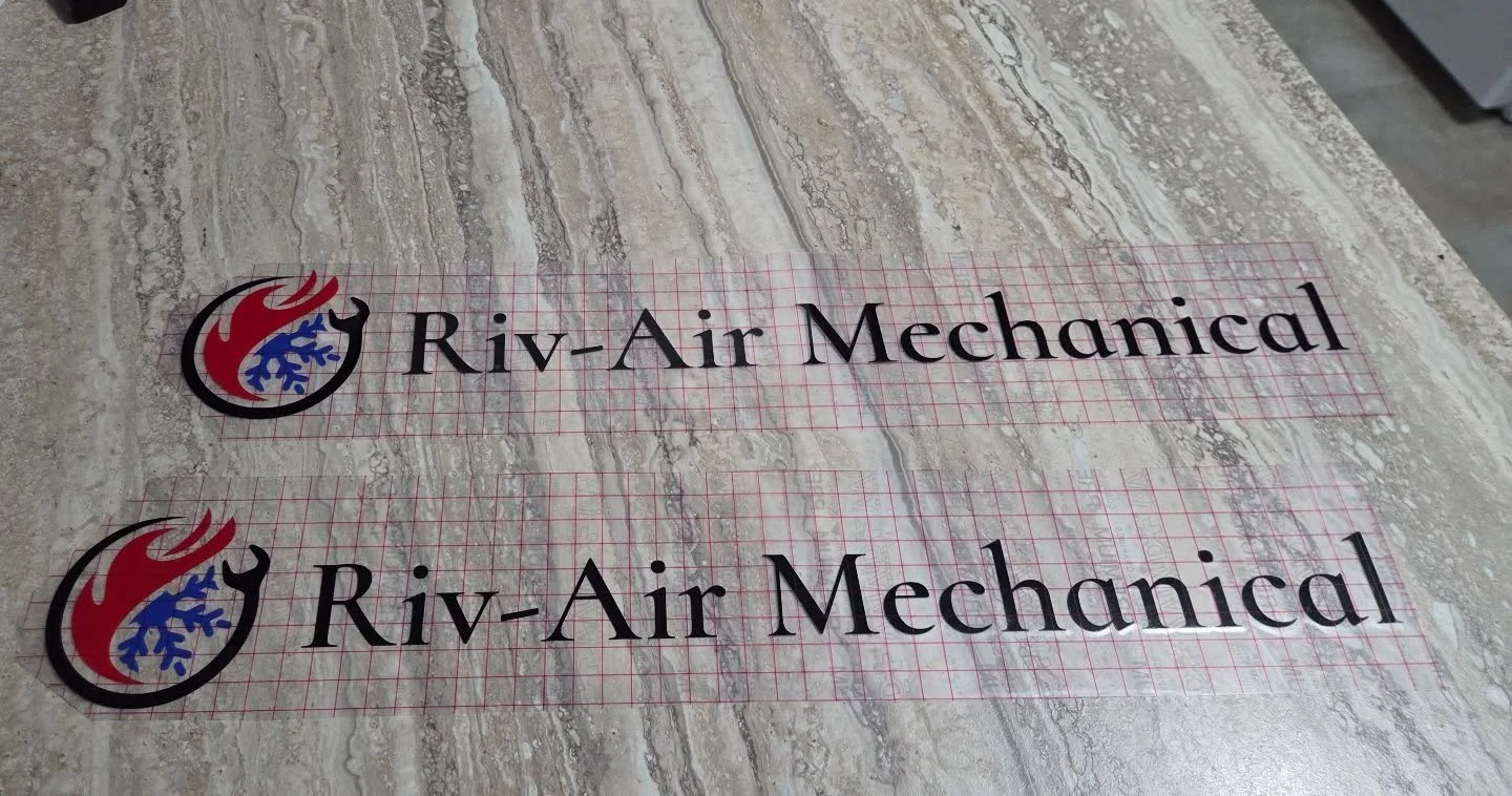 Whether its for windows or on vehicles we got your custom vinyl sticker needs covered👆 Dm us pictures or text and we make it a sticker and send it to you🔥