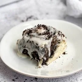 1pk Jumbo Oreo Marshmallow Roll