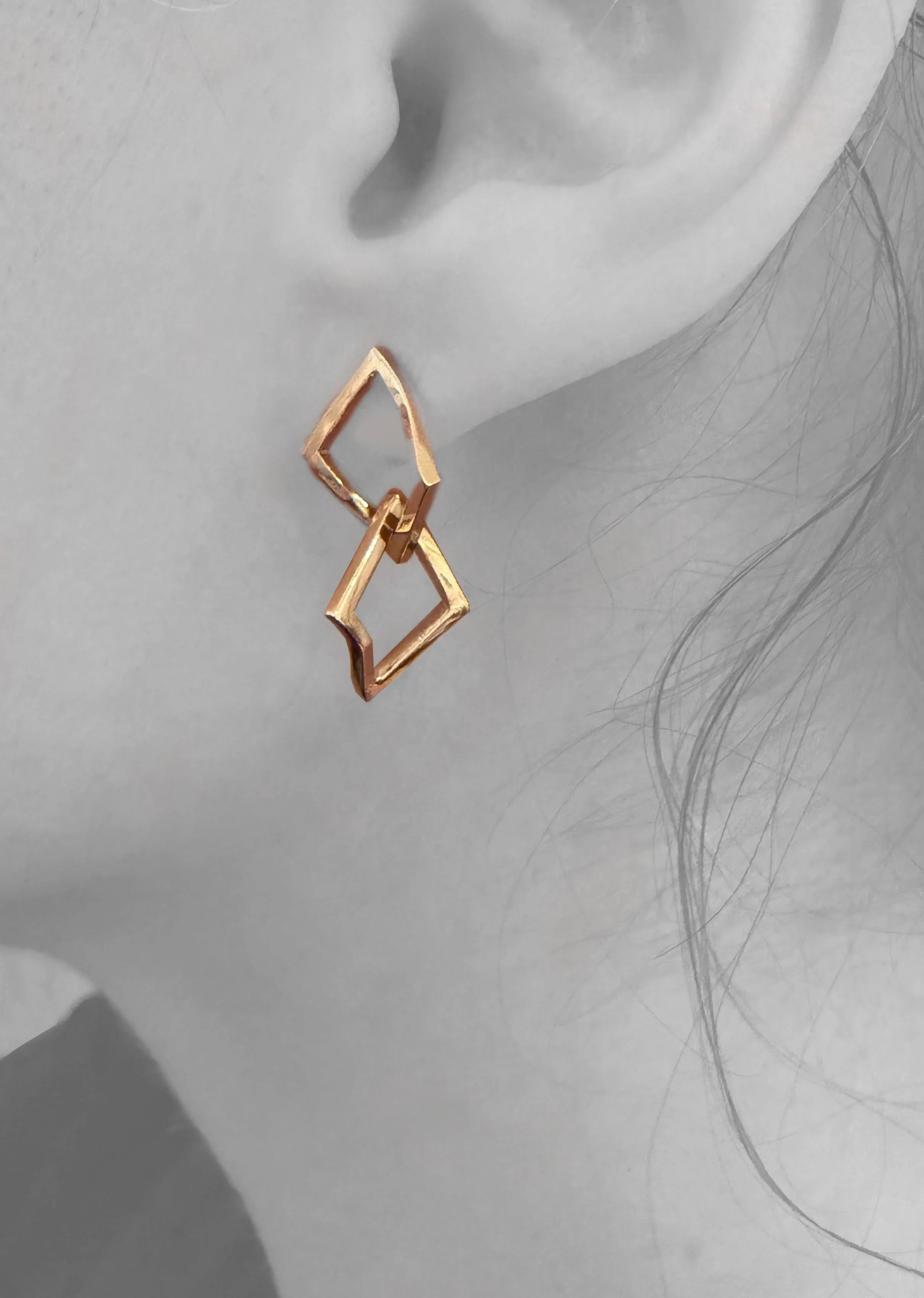 Links YGold Earring.jpg