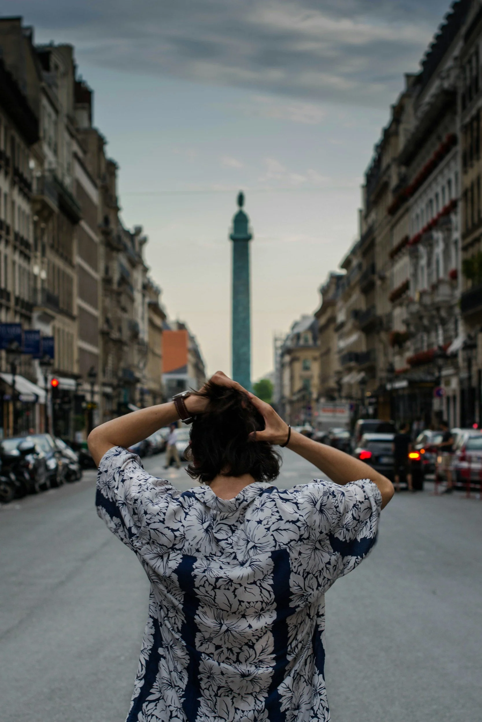 A person standing in the middle of a city street lost and cannot find direction