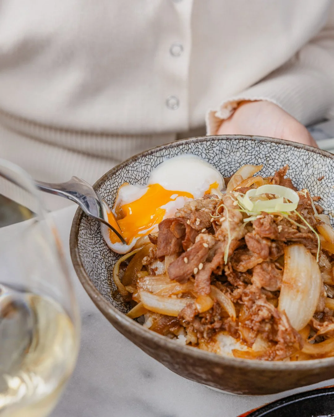 Thinly sliced beef simmered in a savoury-sweet sauce, laid over fluffy rice and finished just right. Simple, hearty, and the kind of bowl that feels like a hug from Aunty Katie.⁠
⁠
For bookings and our menu, www.auntykatie.com.au.