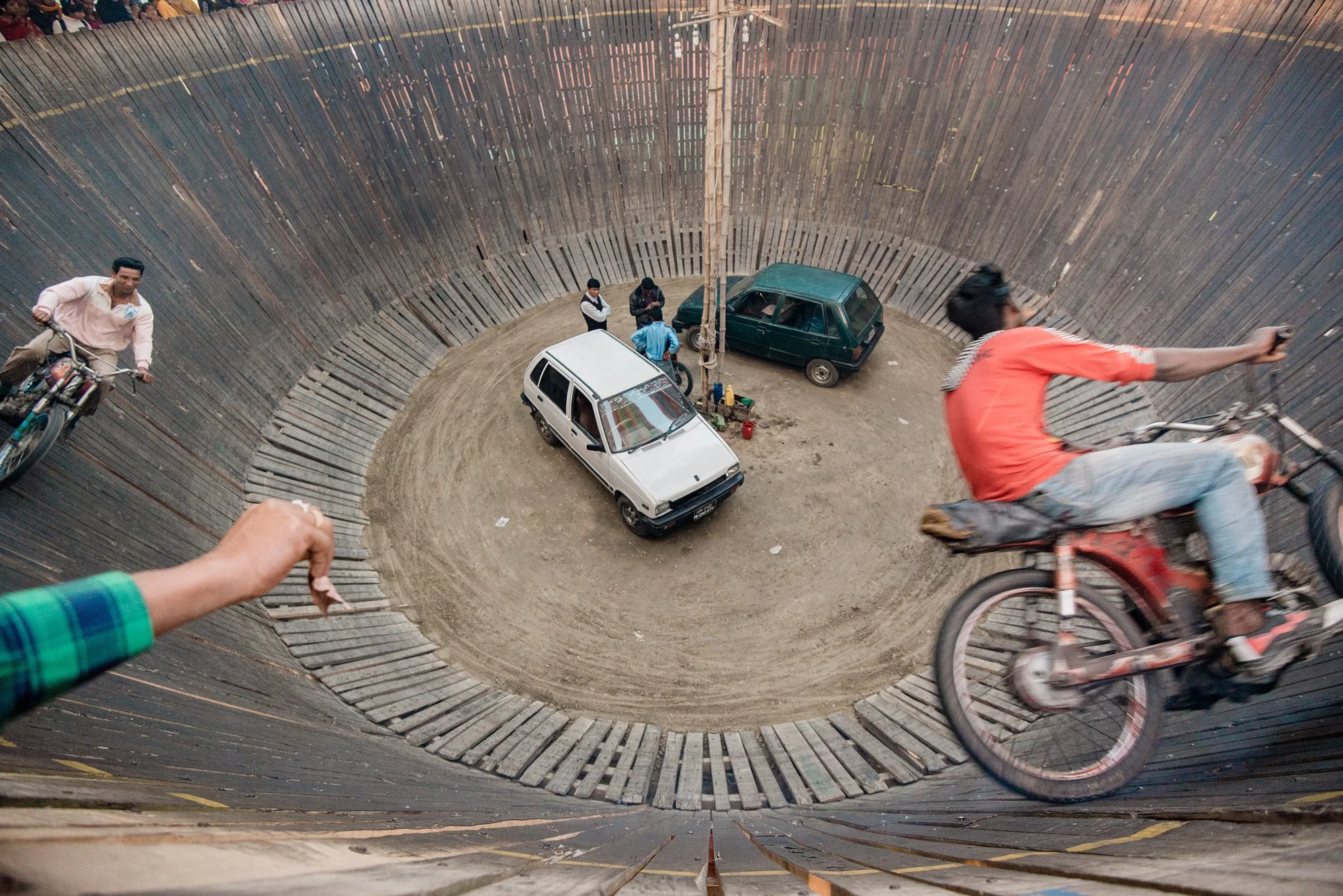 bangladesh-motorcycle-circus-cultural-photography-eleanor-moseman.jpg