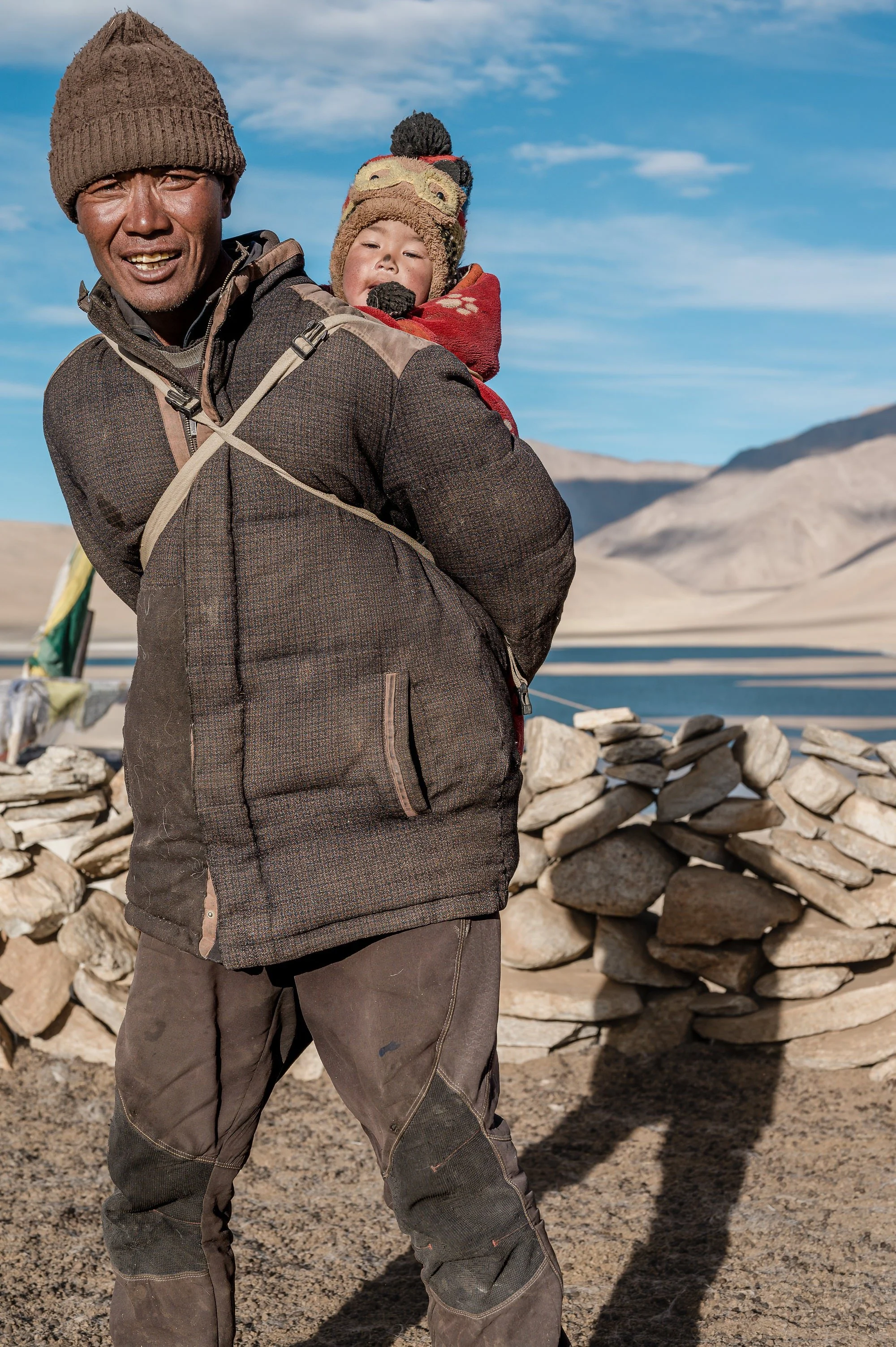 changthang-nomad-father-child-kiagar-lake-ladakh-eleanor-moseman.jpg