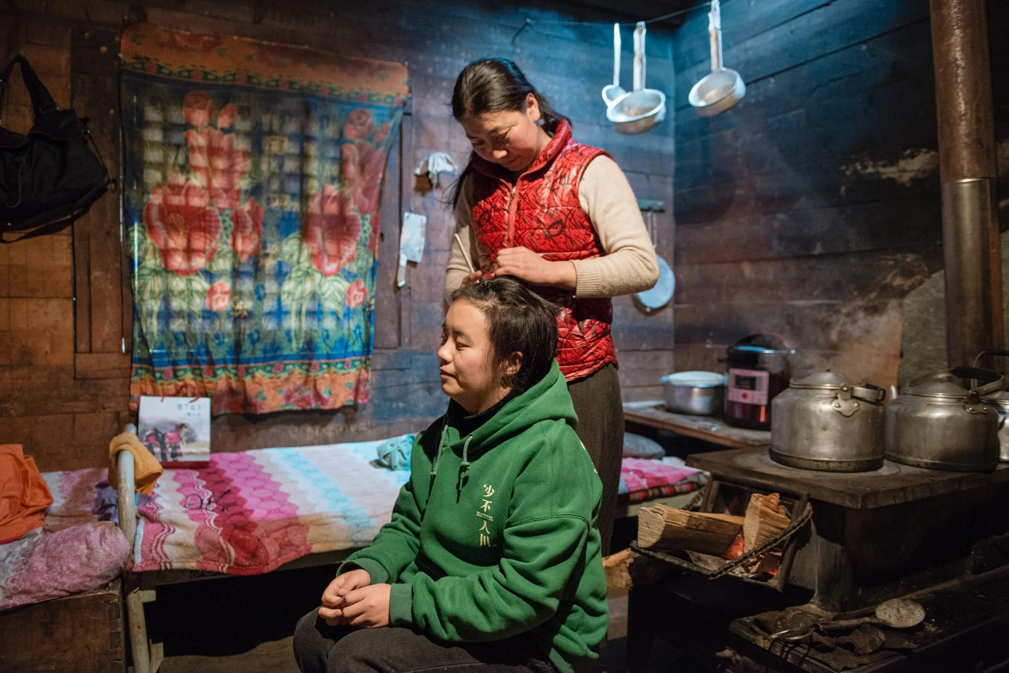 tibetan-family-home-life-photojournalism-eleanor-moseman.jpg