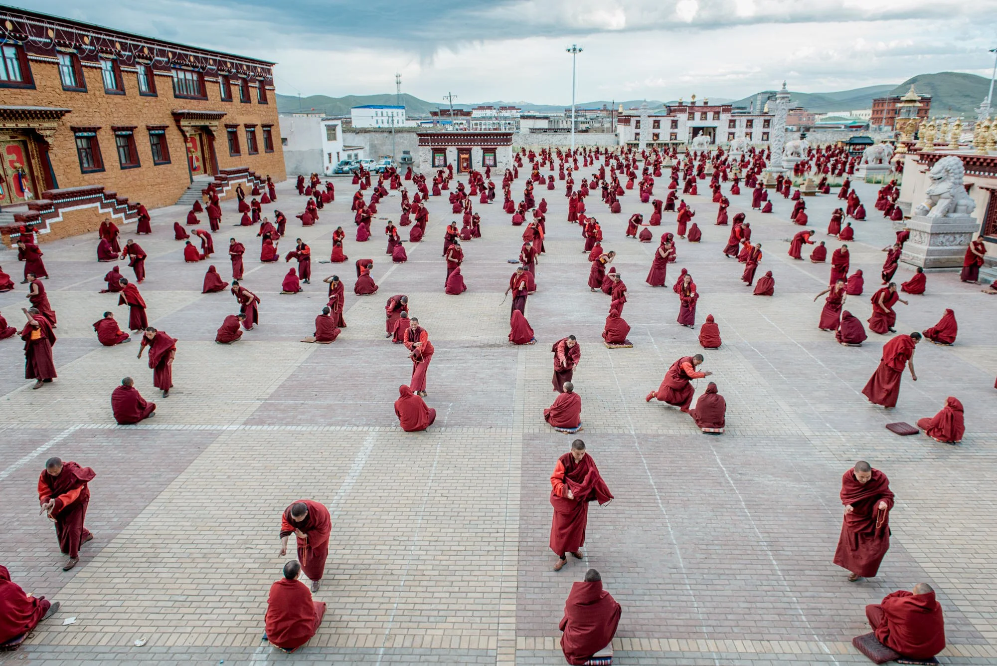 tibetan-buddhist-monks-monastery-assembly-documentary-photography-eleanor-moseman.jpg