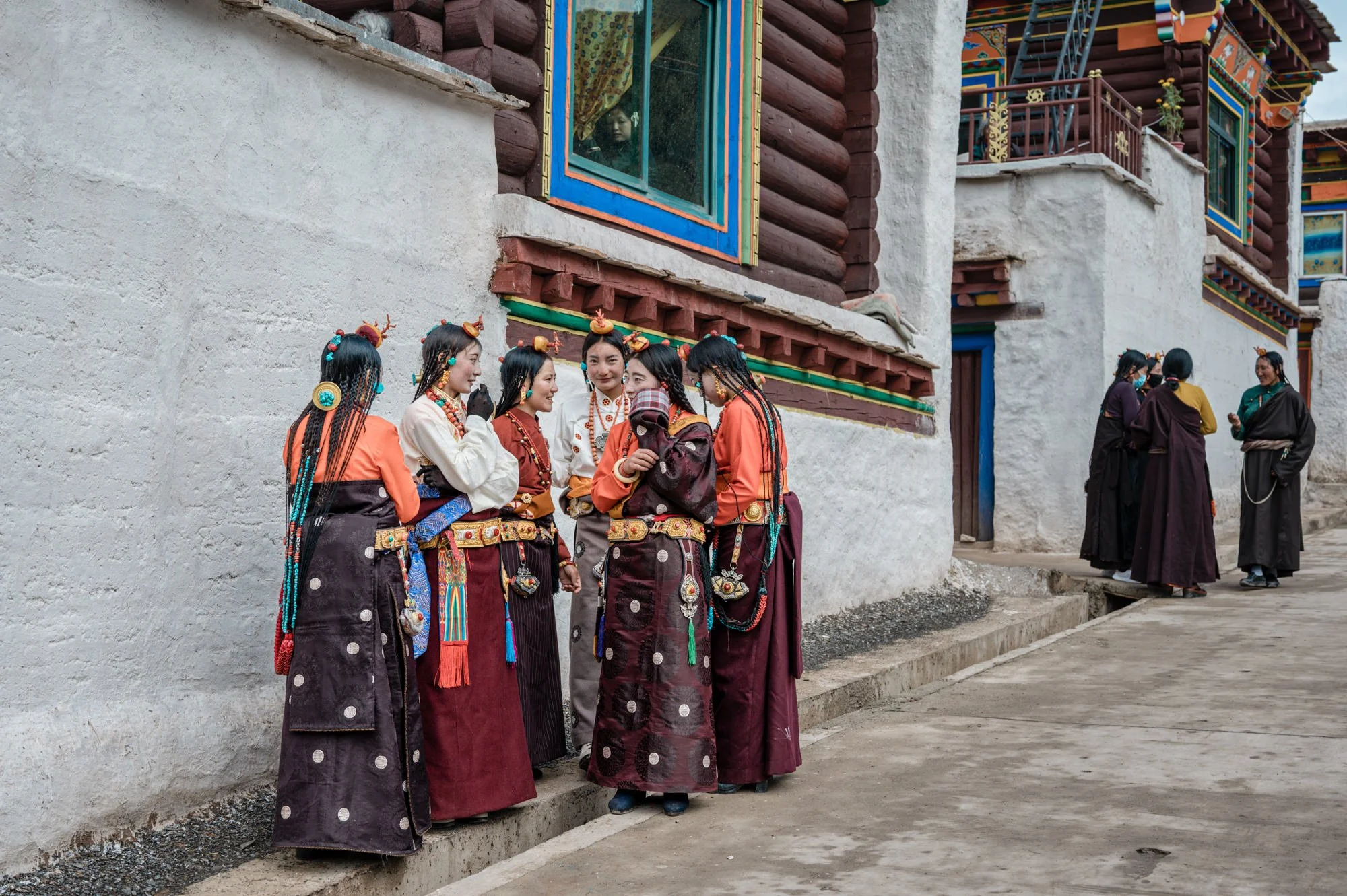 tibetan-women-traditional-dress-cultural-reportage-eleanor-moseman.jpg