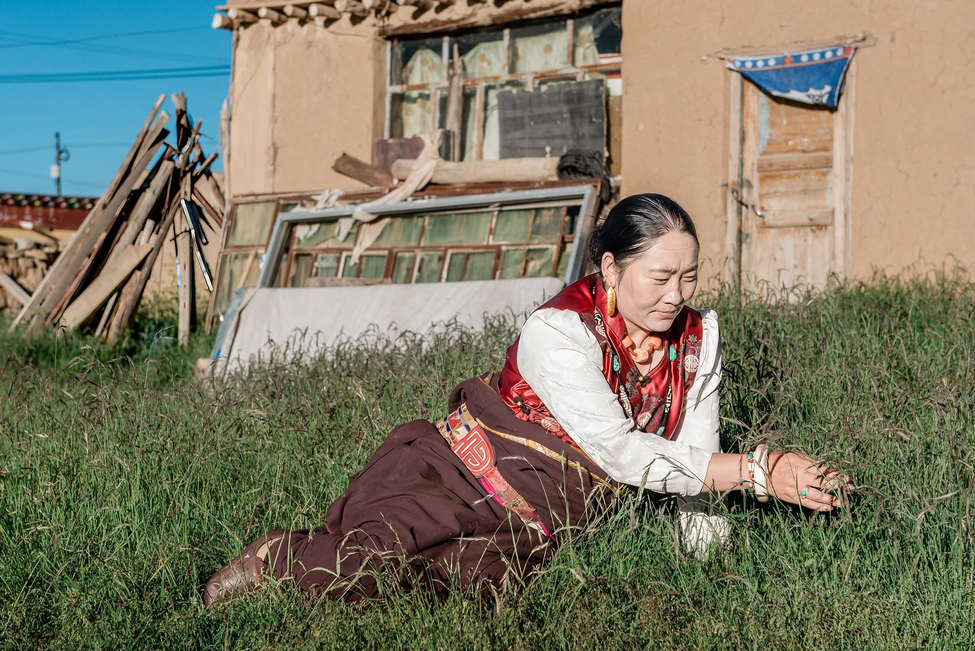 tibetan-woman-traditional-dress-rural-village-tibet-eleanor-moseman.jpg