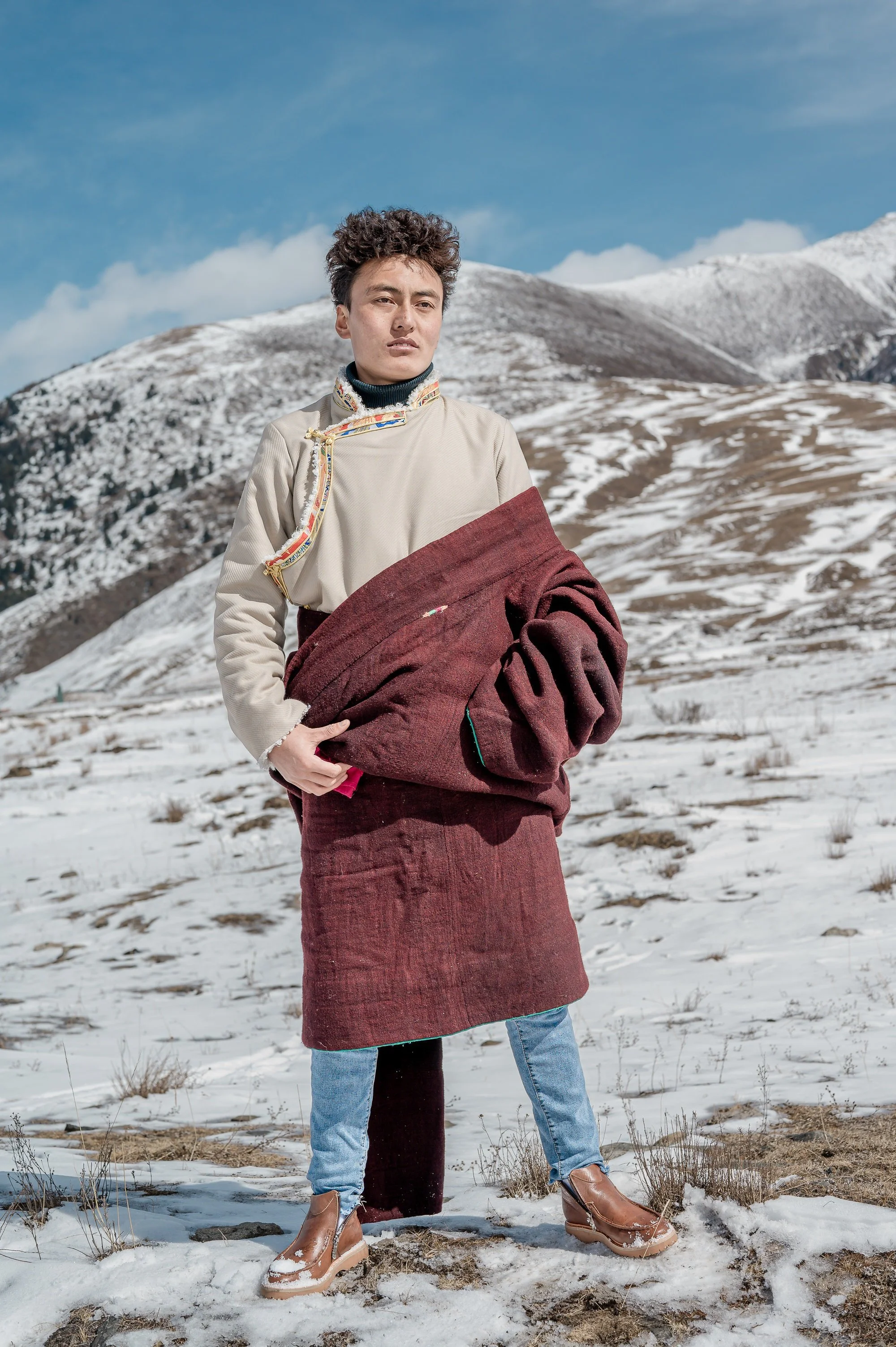 tibetan-man-chuba-winter-mountains-environmental-portrait-eleanor-moseman.jpg
