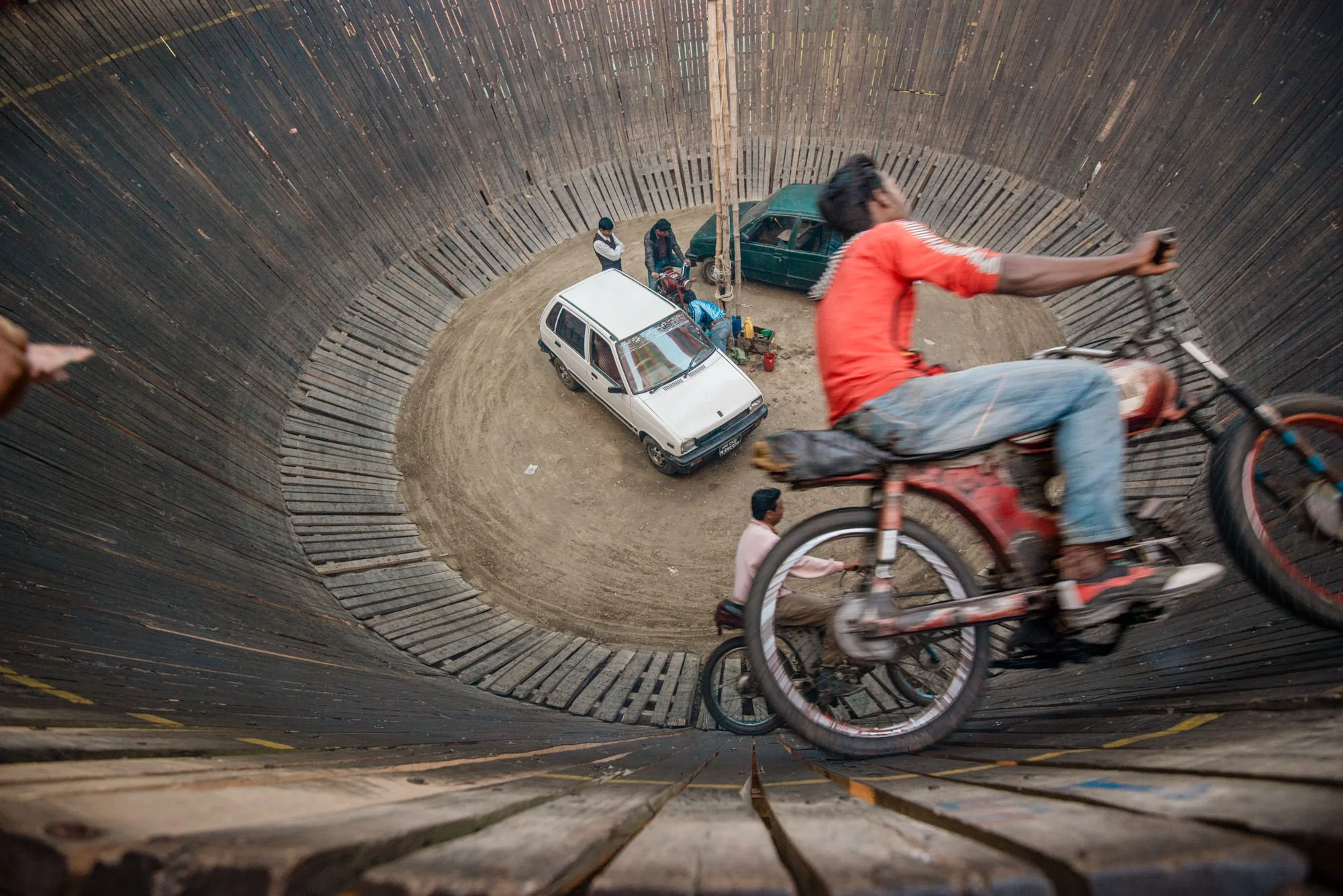 bangladesh-wall-of-death-circus-photojournalism-eleanor-moseman.jpg