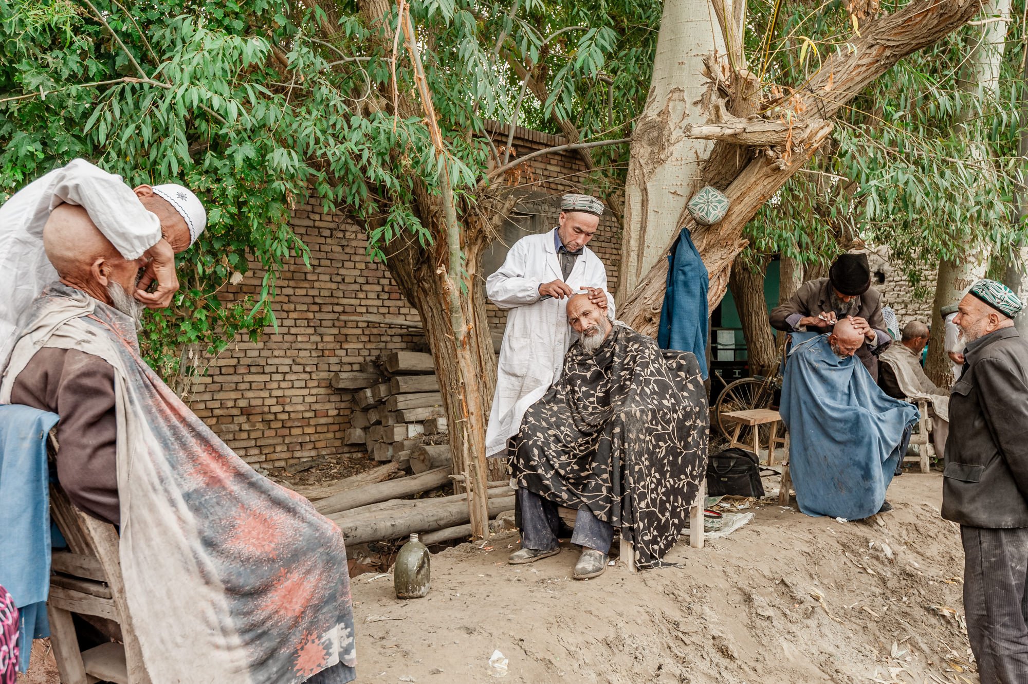 uyghur-street-barber-kashgar-documentary-photography-eleanor-moseman.jpg